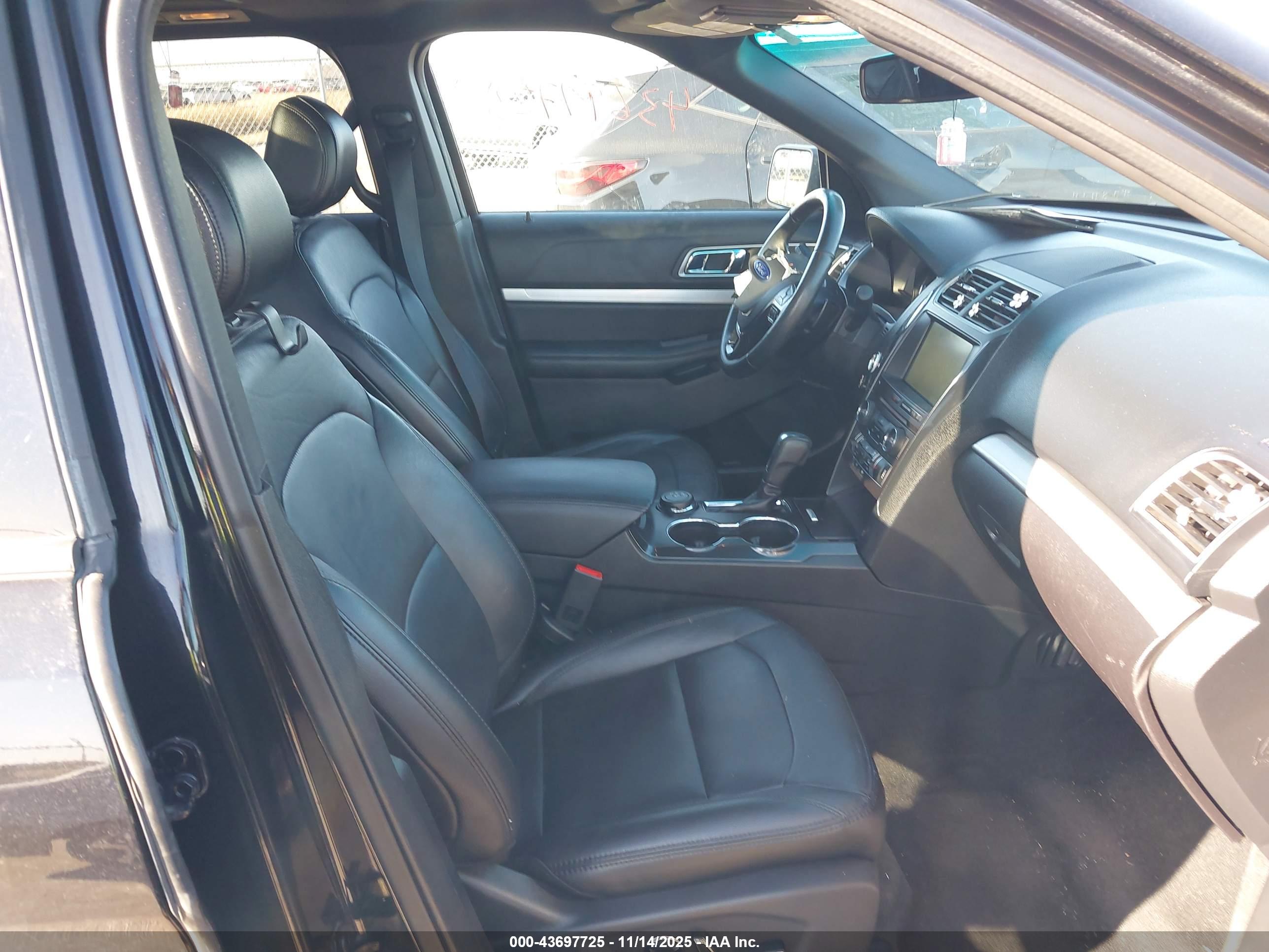 FORD EXPLORER image 5