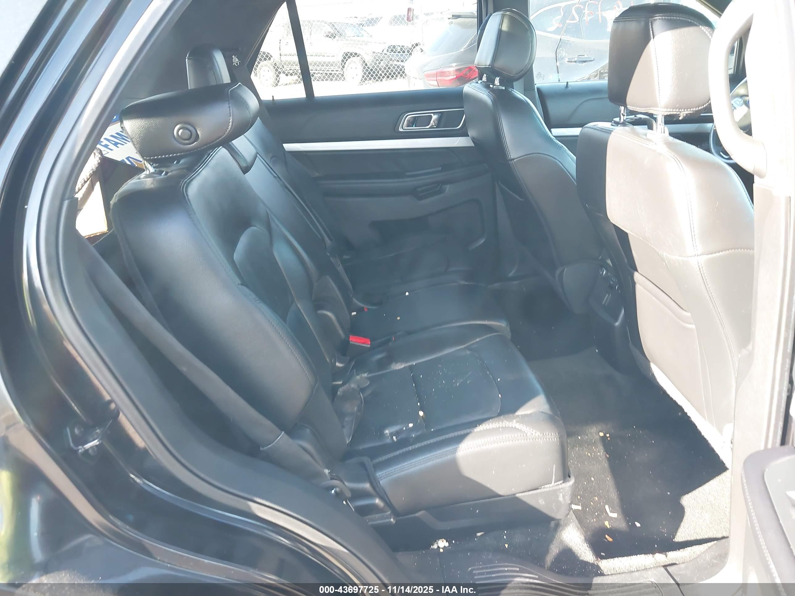 FORD EXPLORER image 8