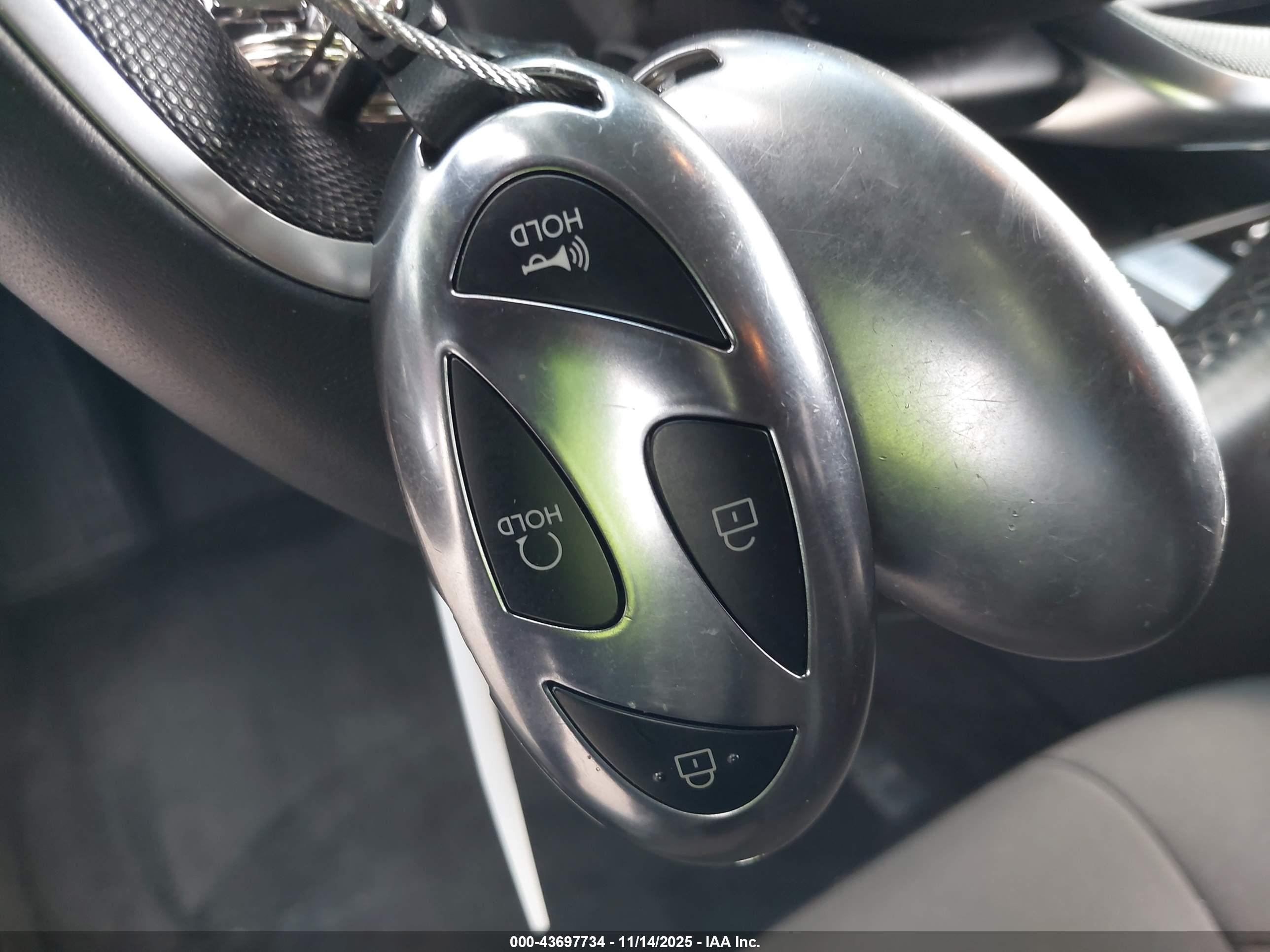 HYUNDAI ELANTRA image 11