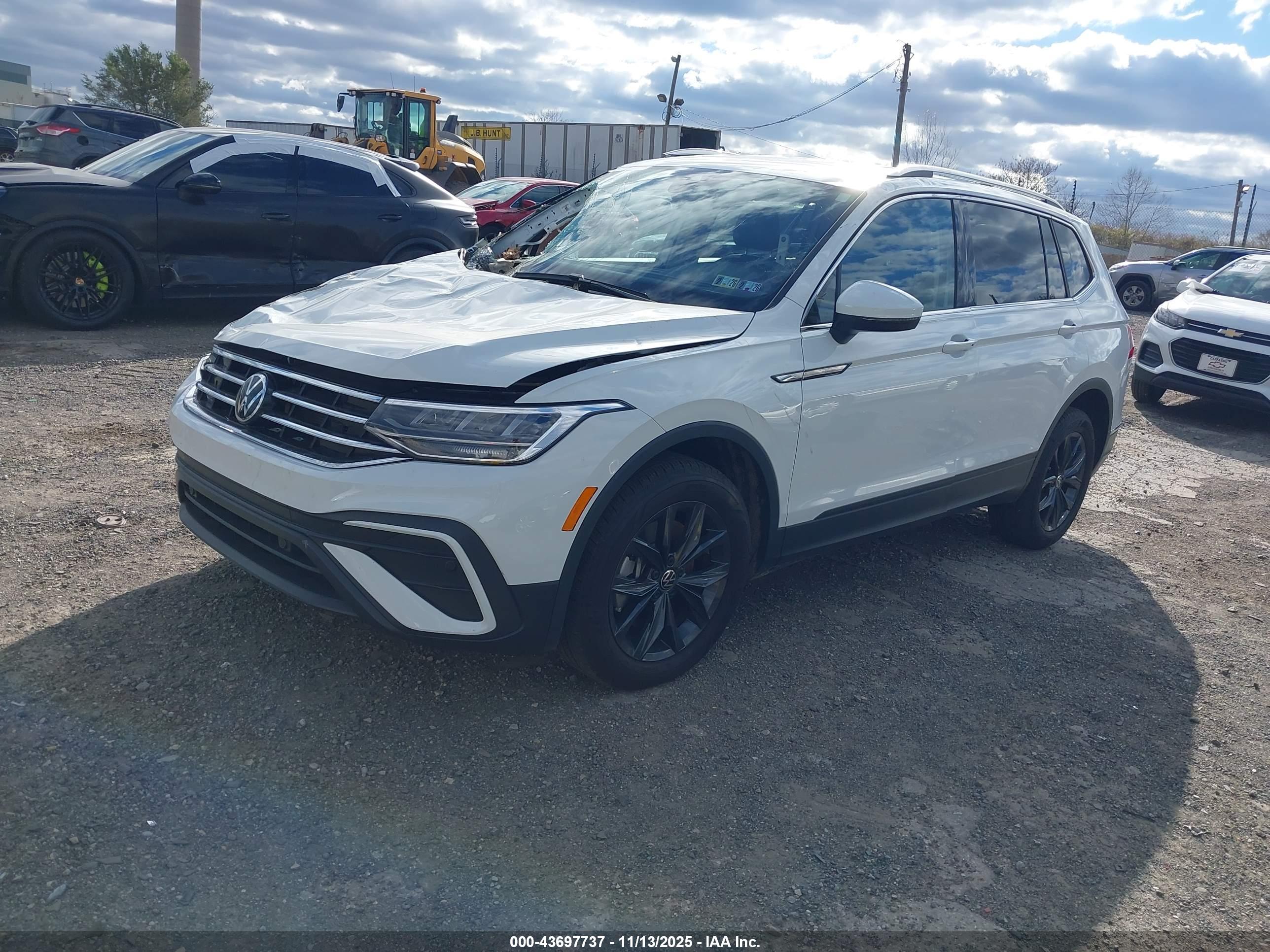 VOLKSWAGEN TIGUAN image 2
