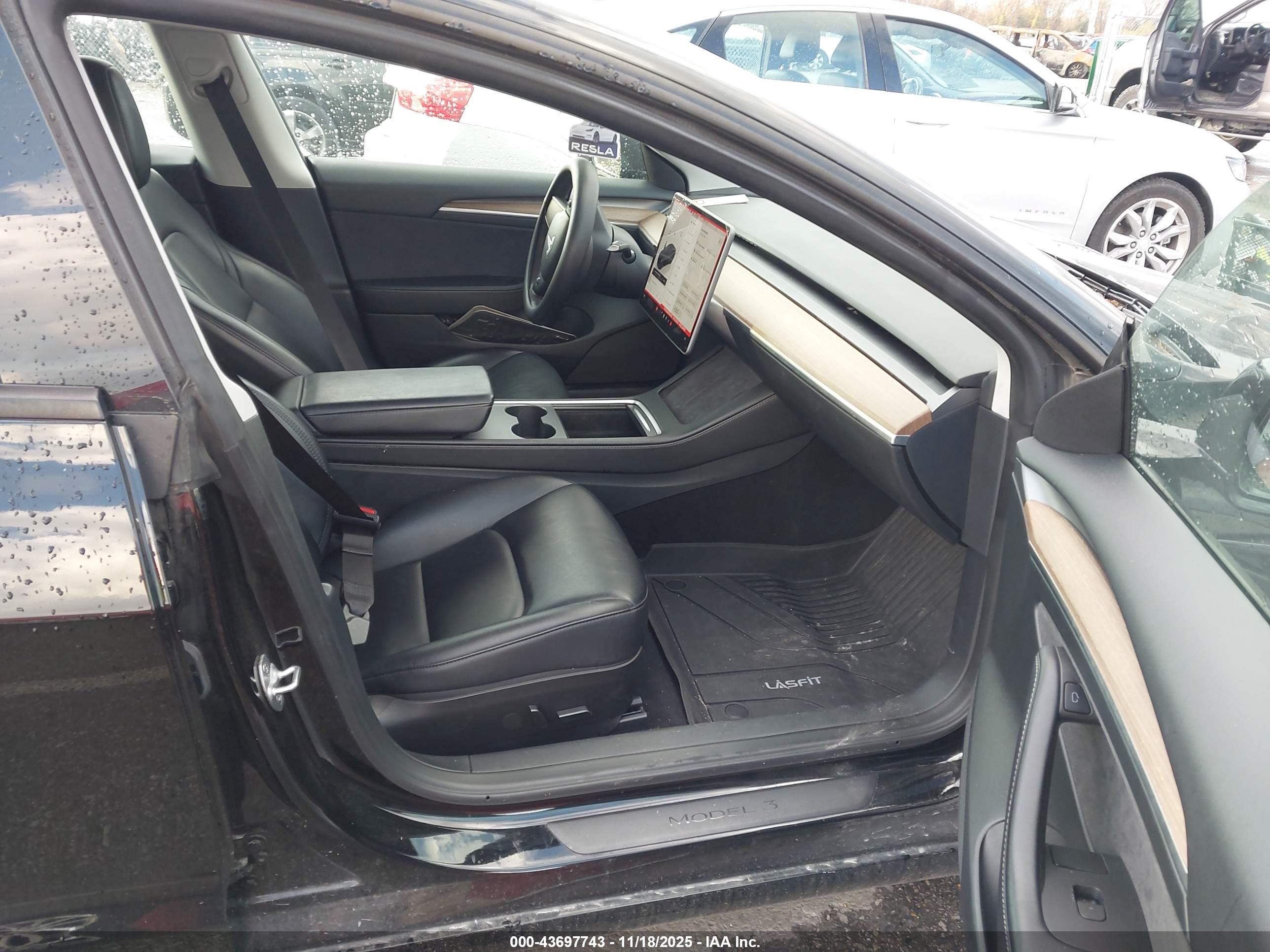 TESLA MODEL image 5