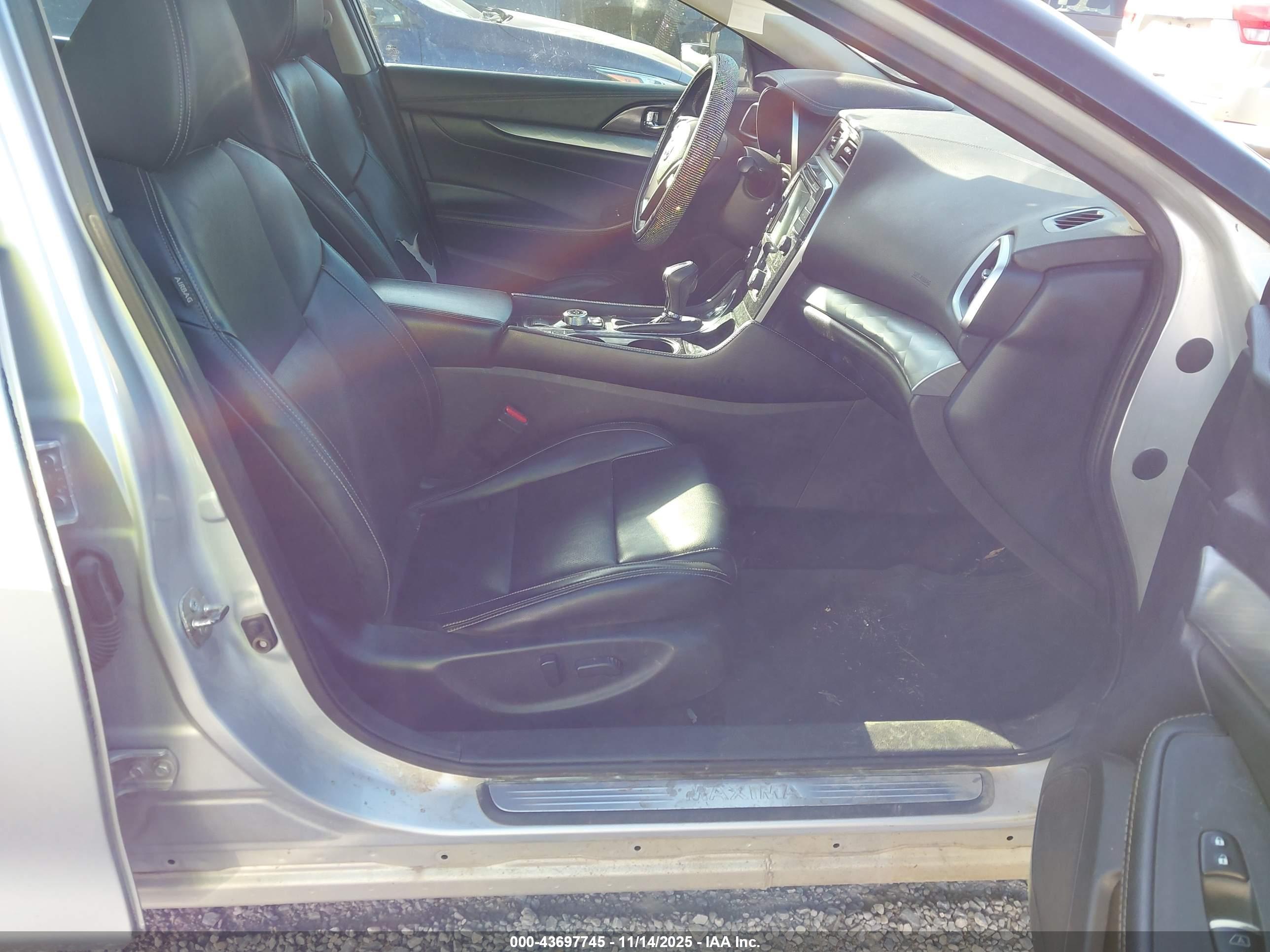 NISSAN MAXIMA image 5