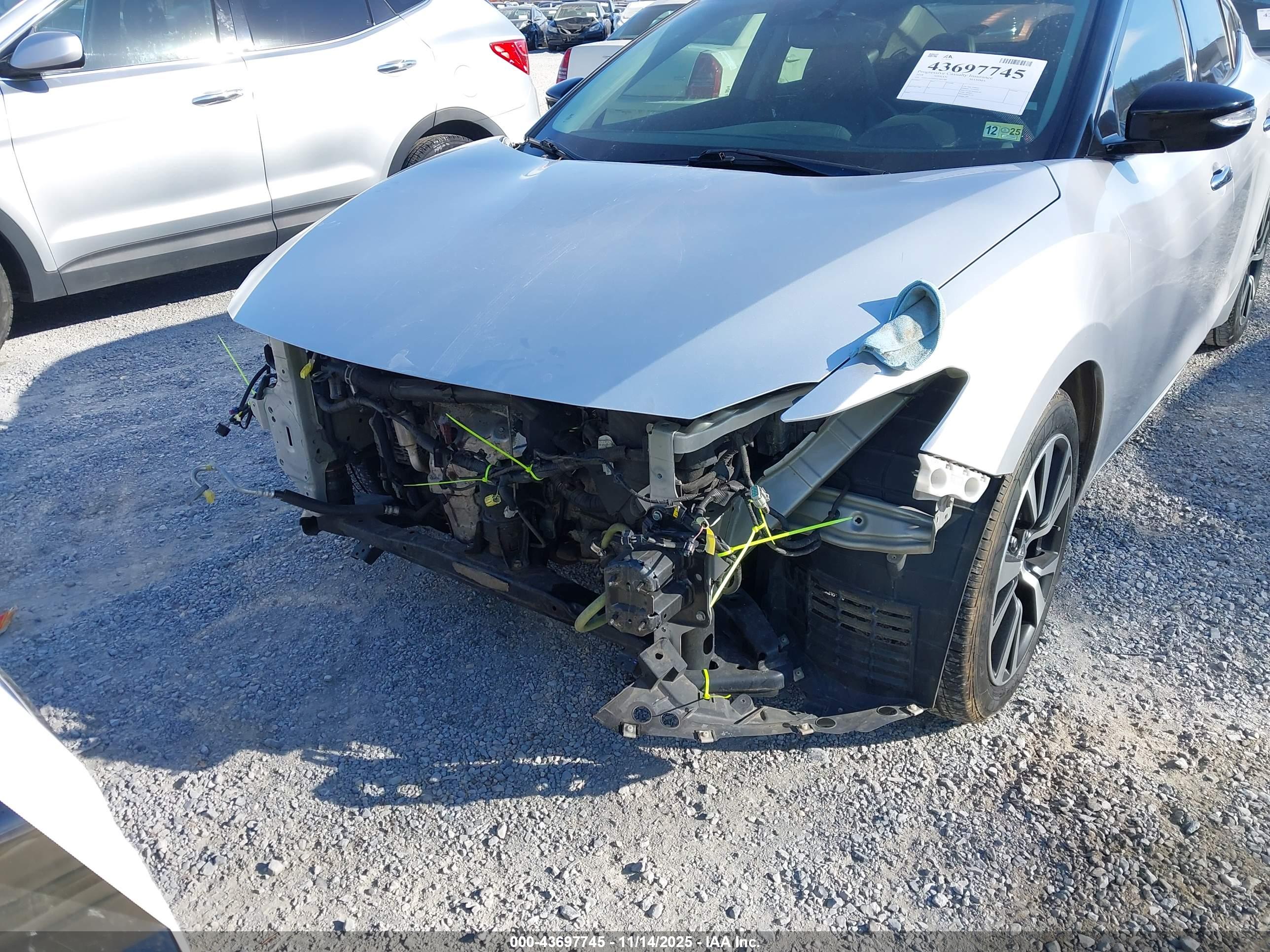 NISSAN MAXIMA image 6