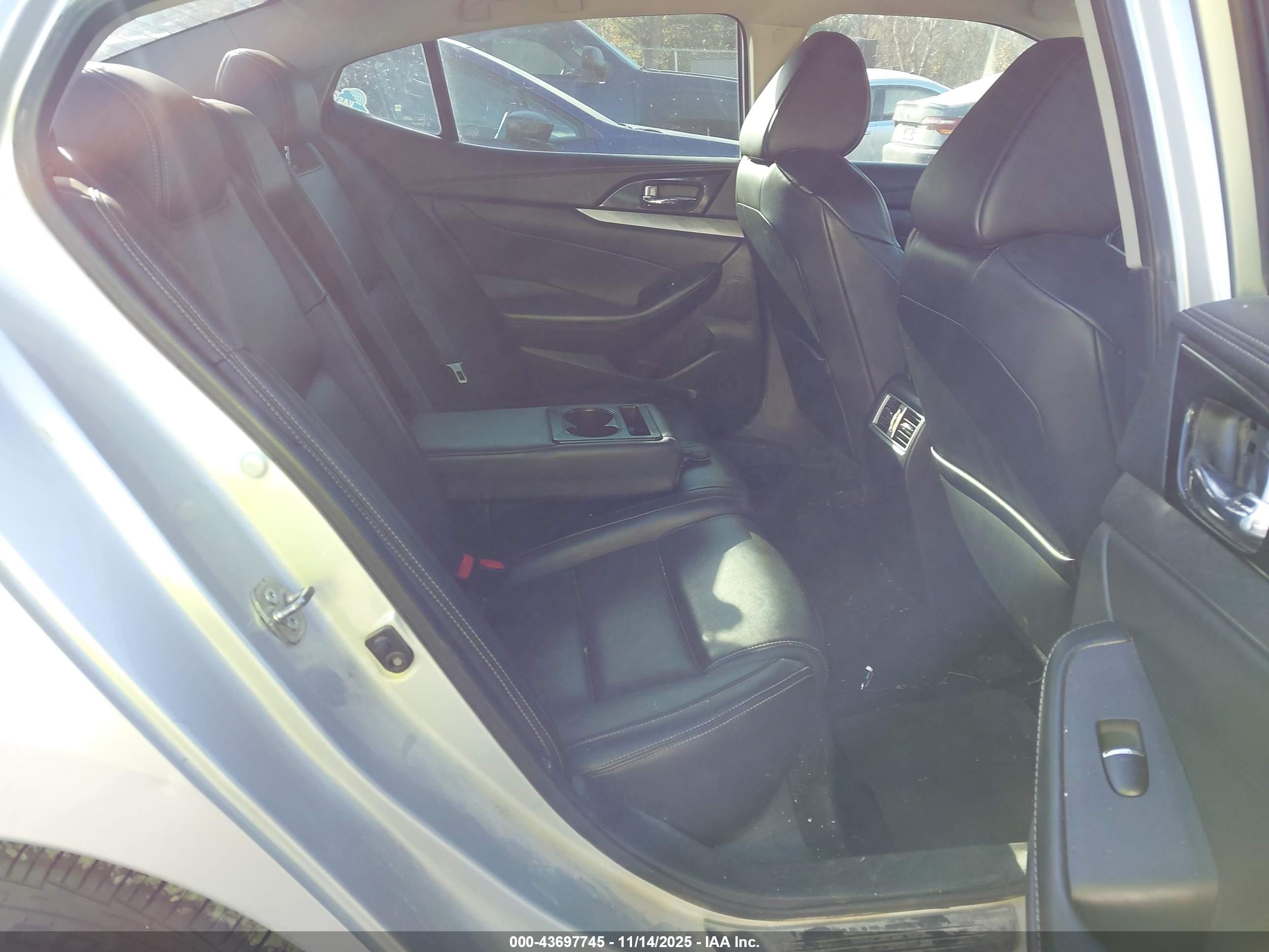 NISSAN MAXIMA image 8