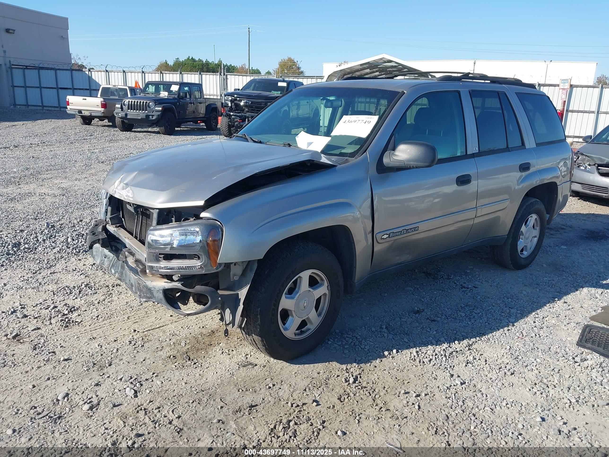 CHEVROLET TRAILBLAZER image 2