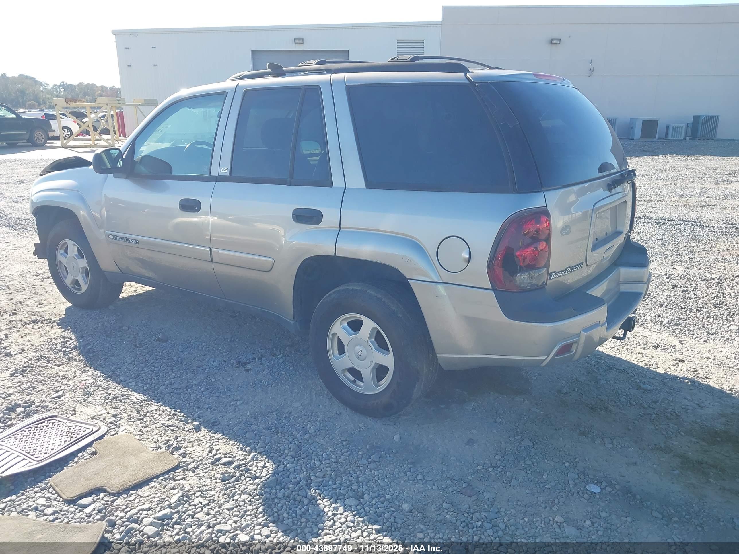 CHEVROLET TRAILBLAZER image 3