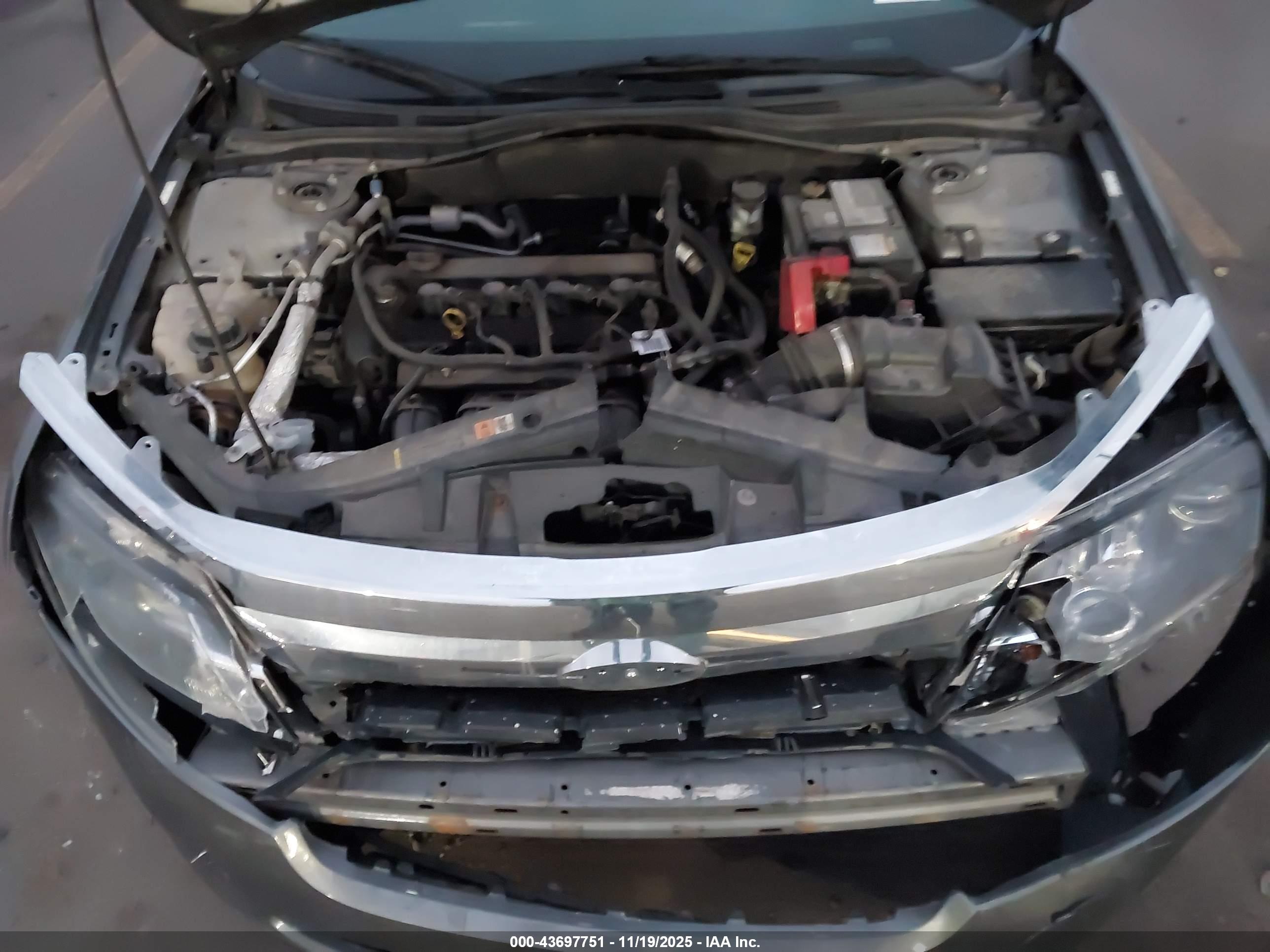 FORD FUSION image 10