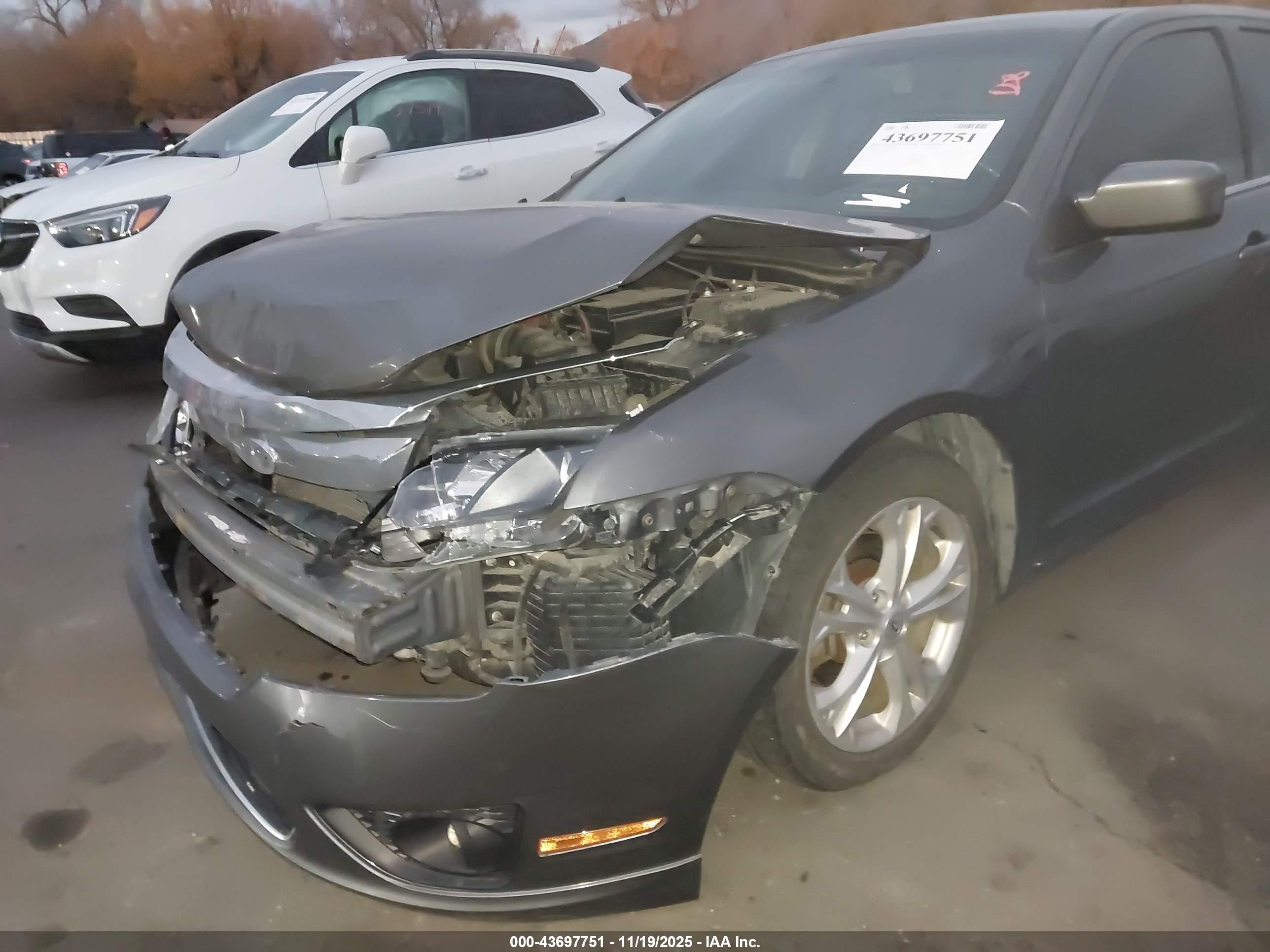 FORD FUSION image 6