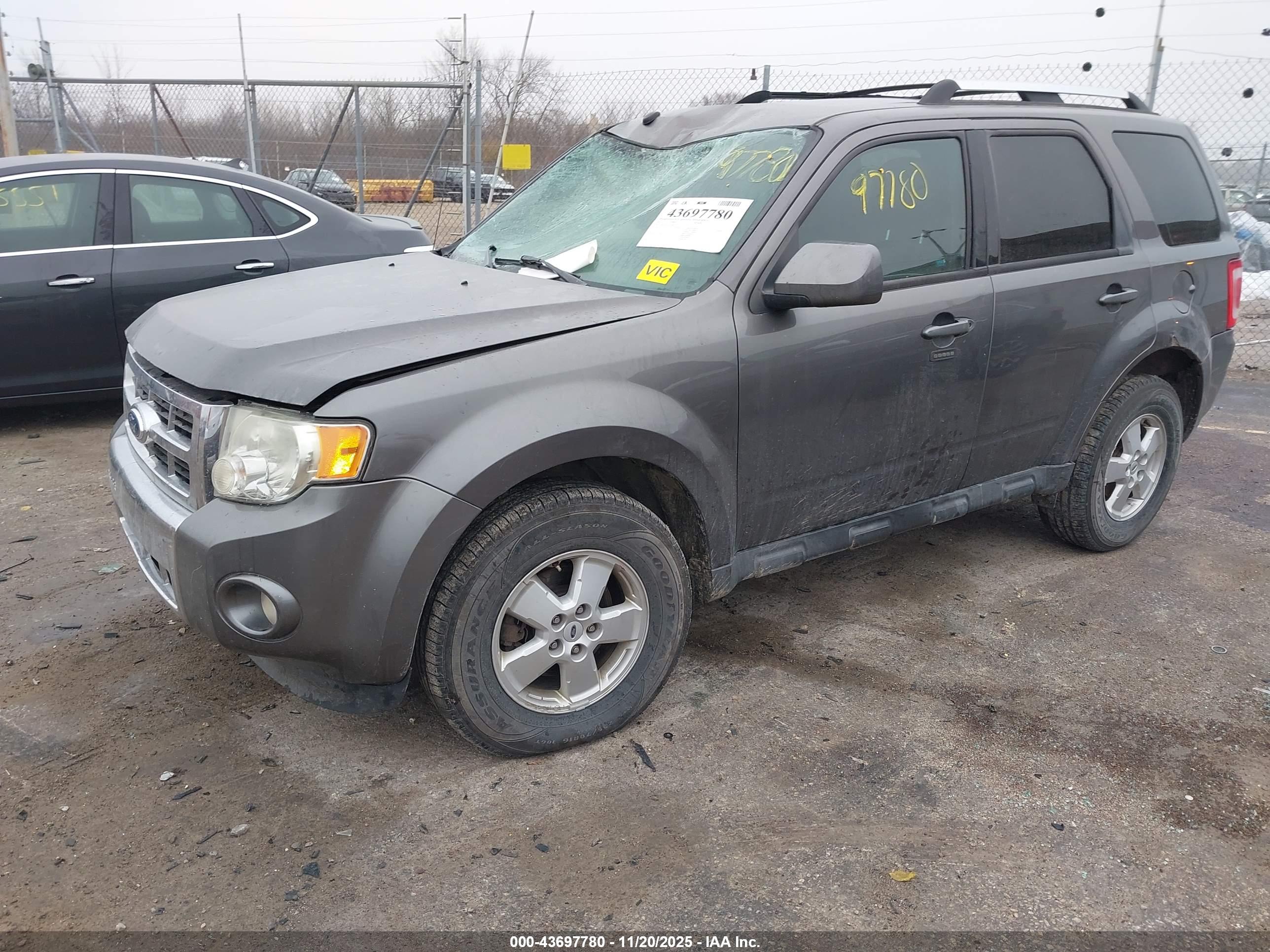 FORD ESCAPE image 2