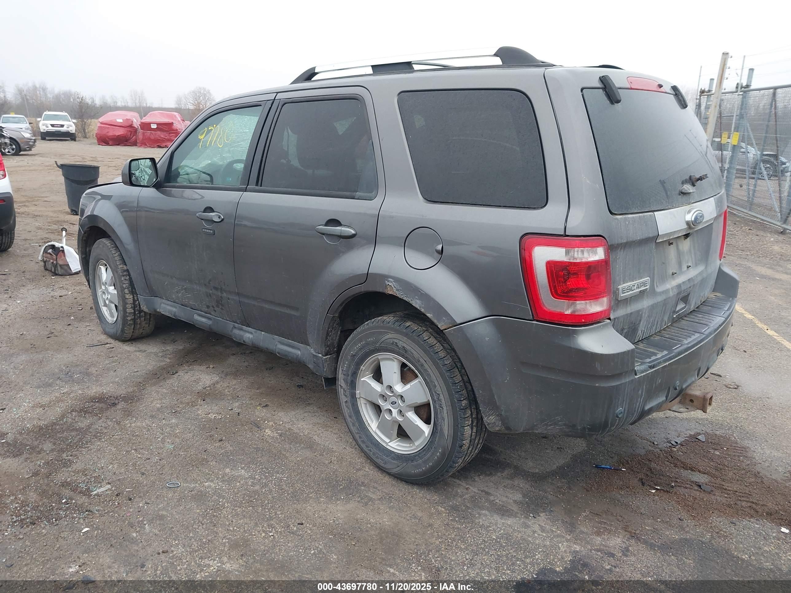 FORD ESCAPE image 3