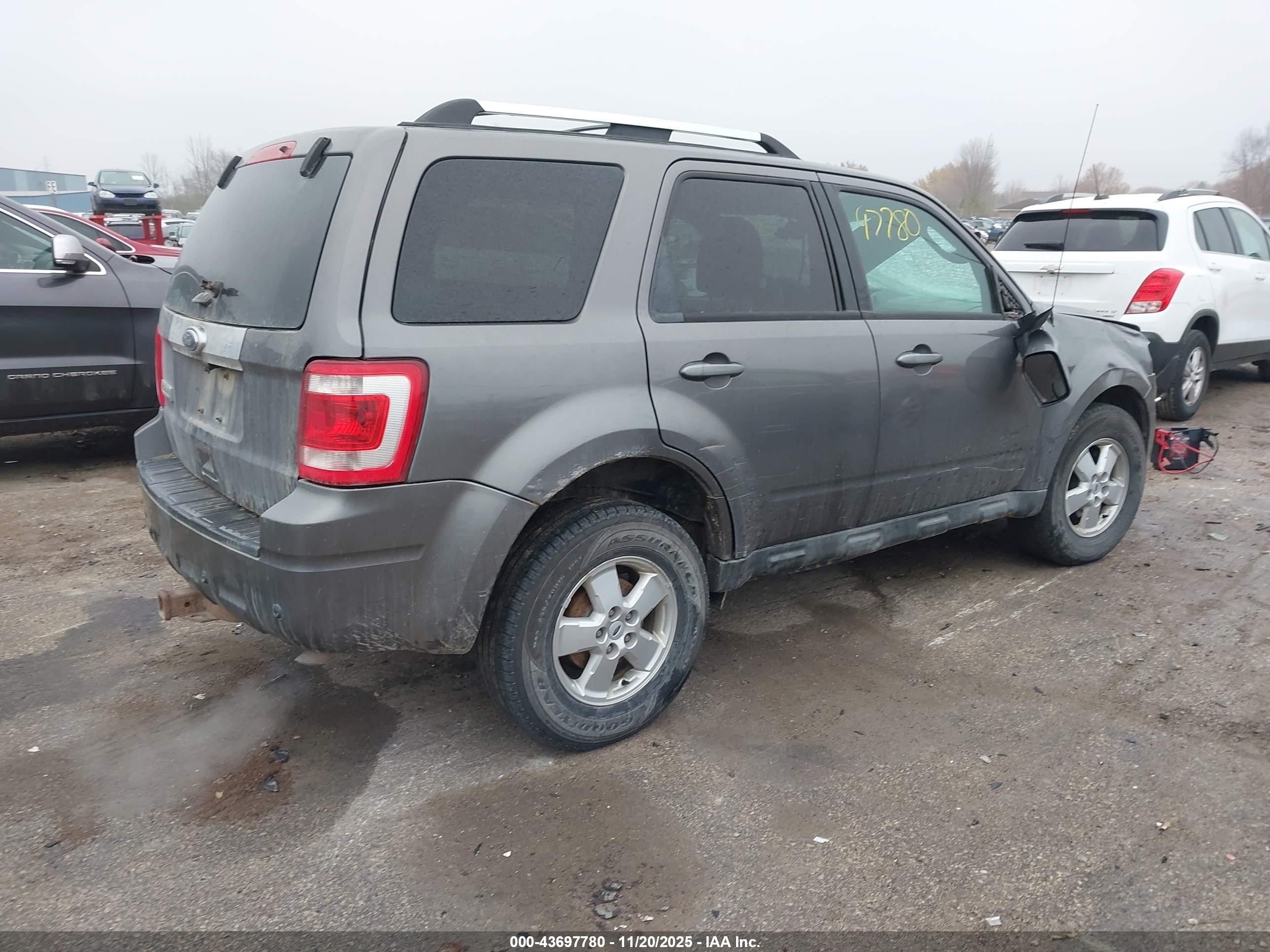 FORD ESCAPE image 4