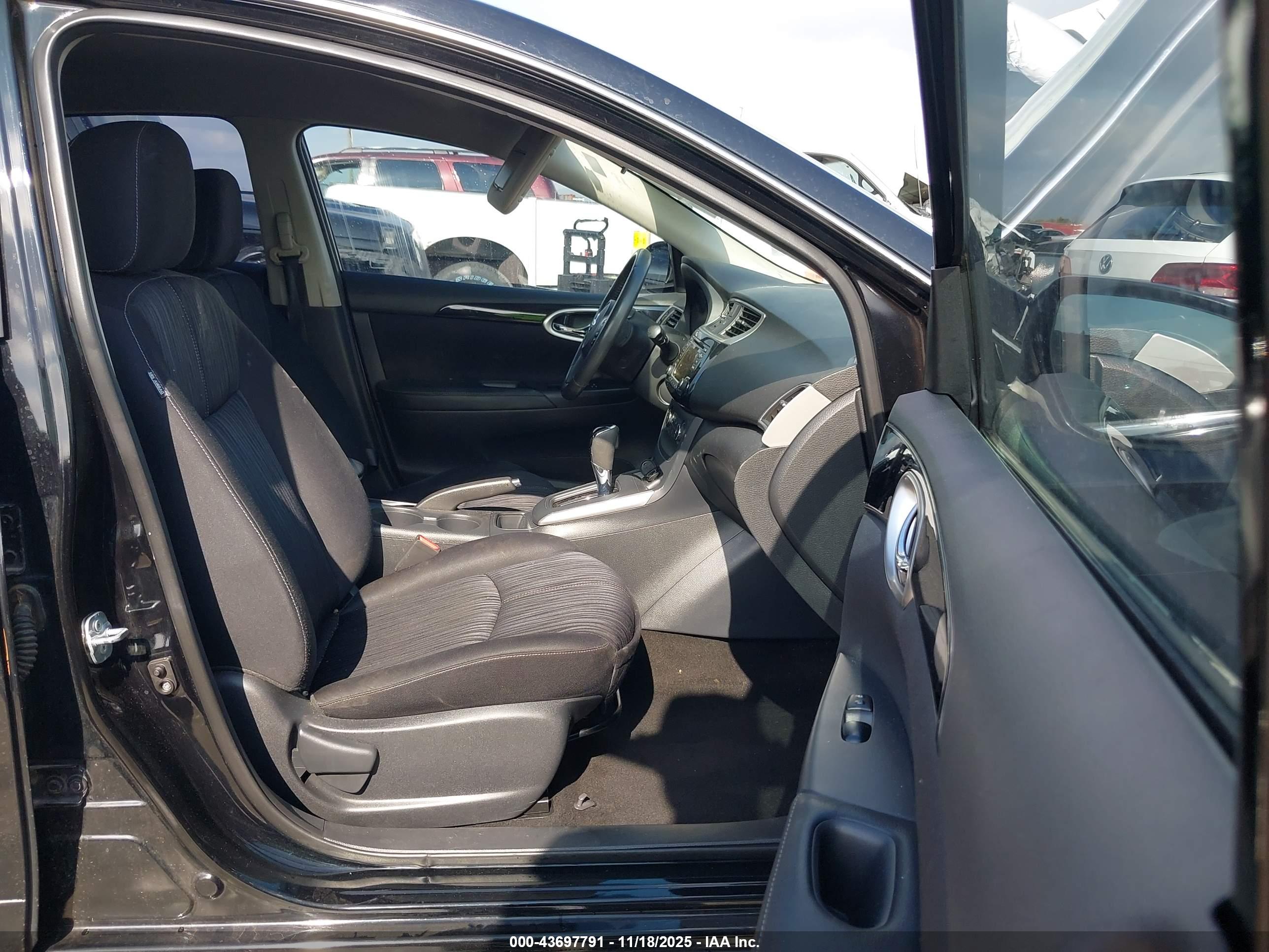 NISSAN SENTRA image 5