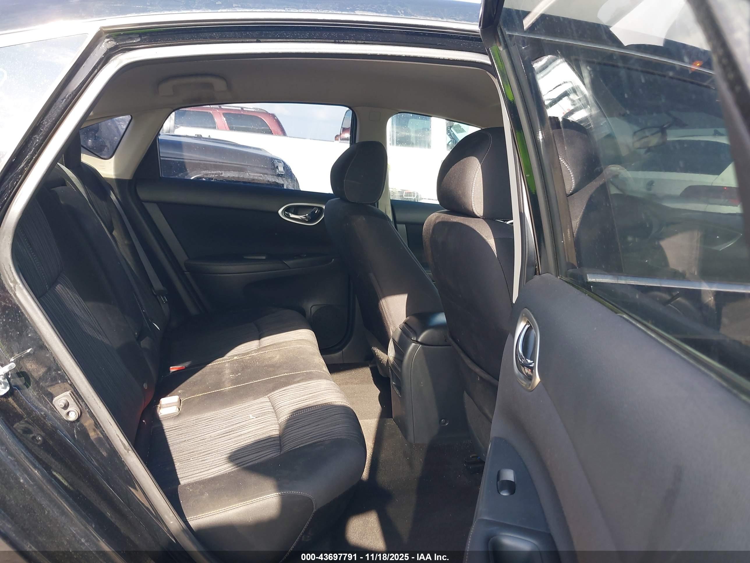 NISSAN SENTRA image 8