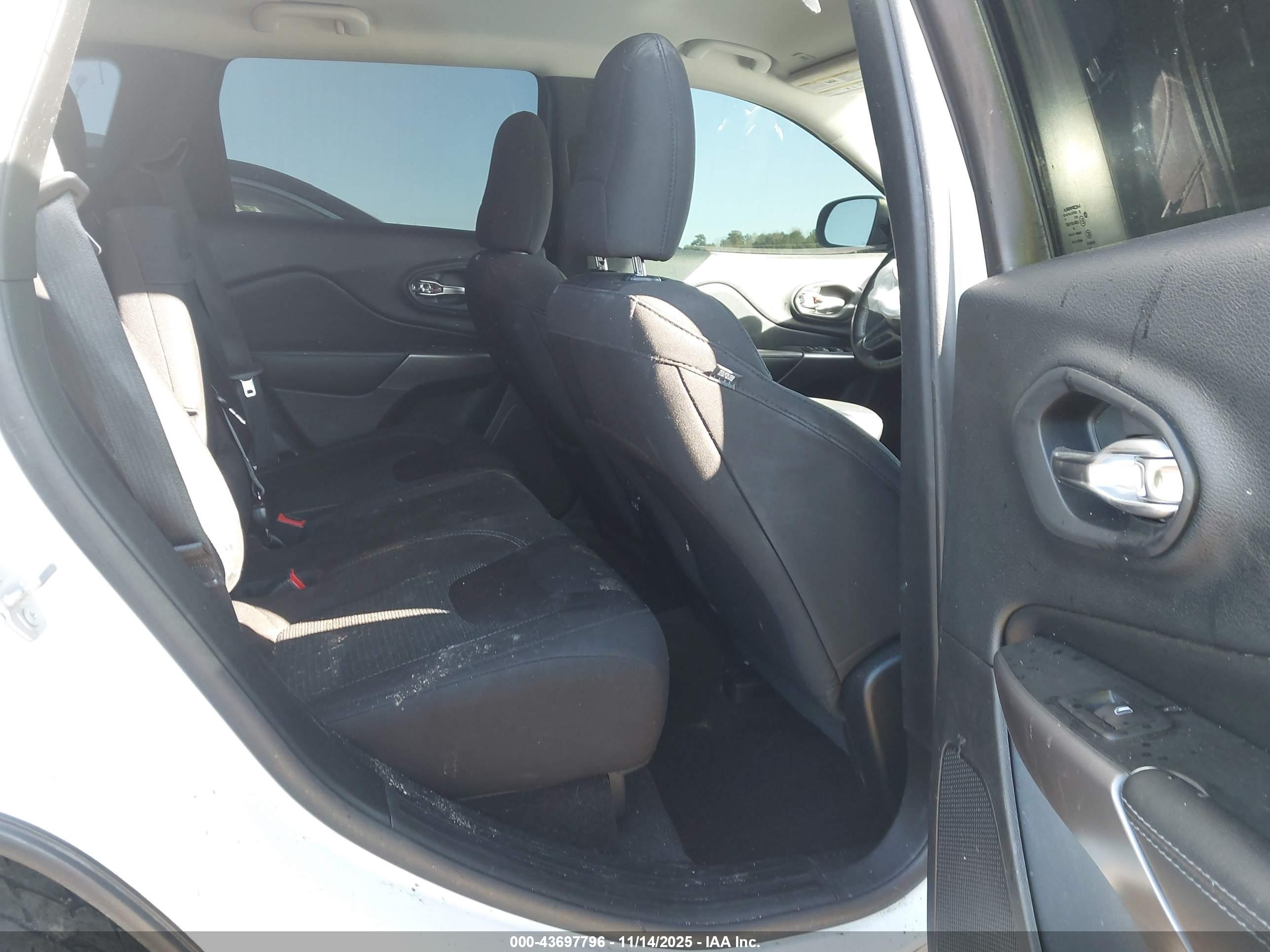 JEEP CHEROKEE image 8