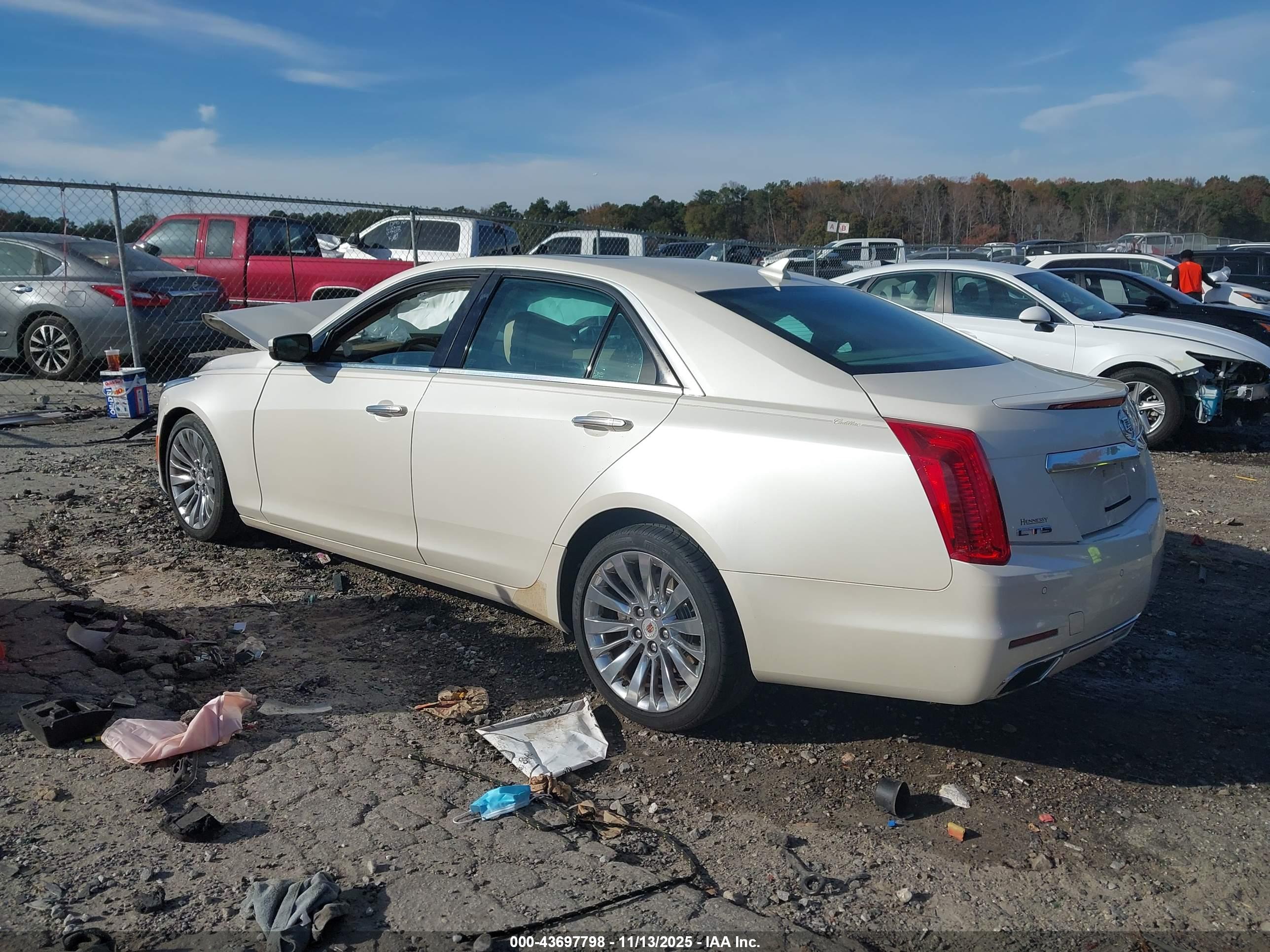 CADILLAC CTS image 3