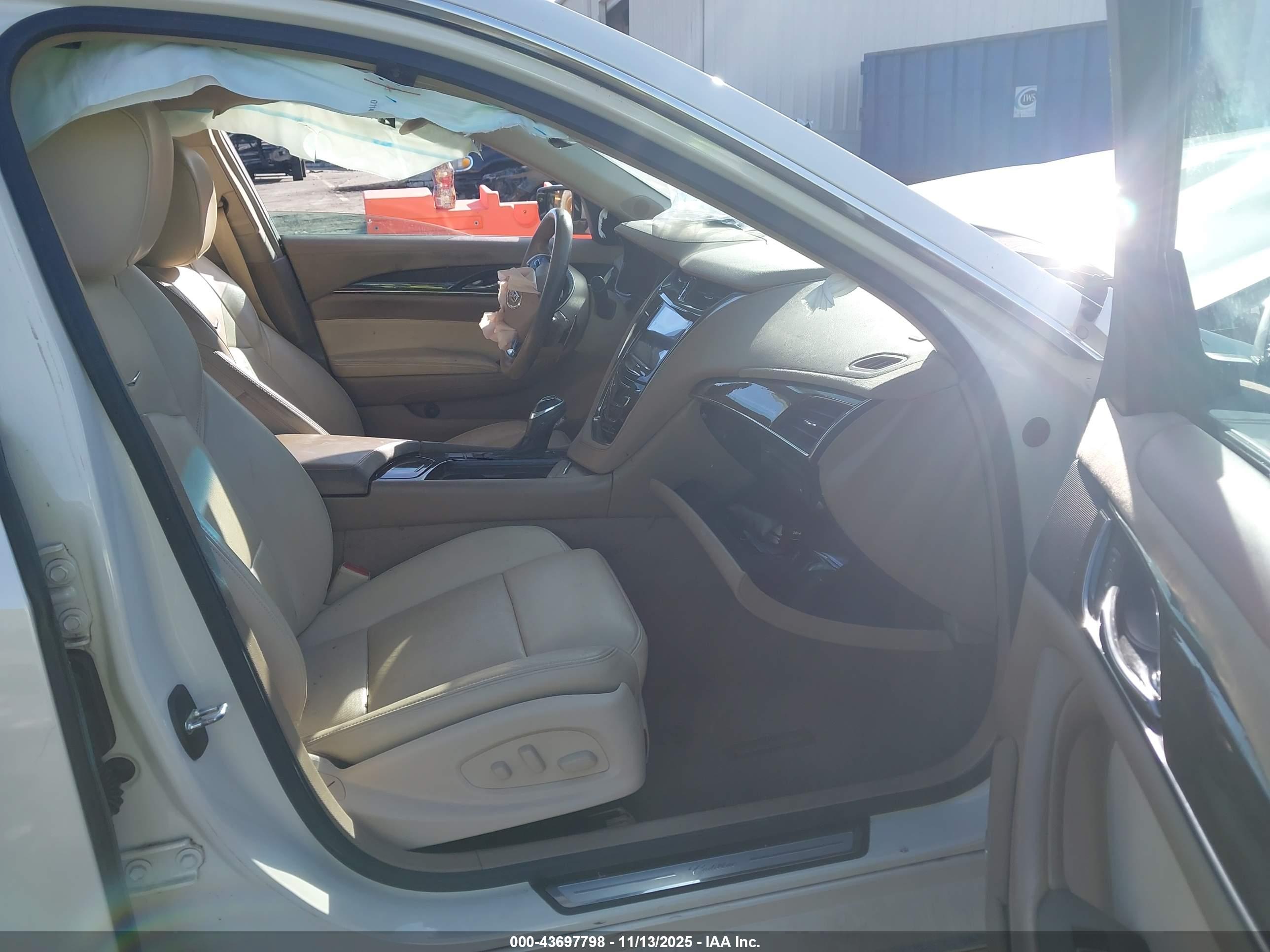 CADILLAC CTS image 5