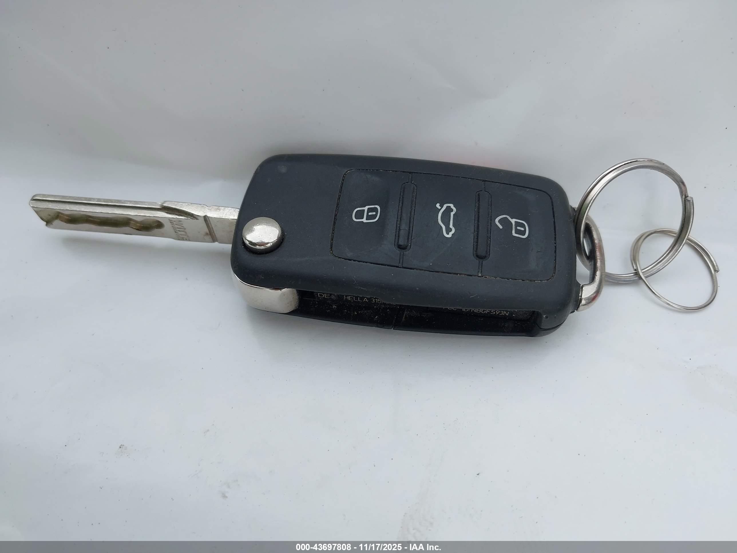 VOLKSWAGEN PASSAT image 11
