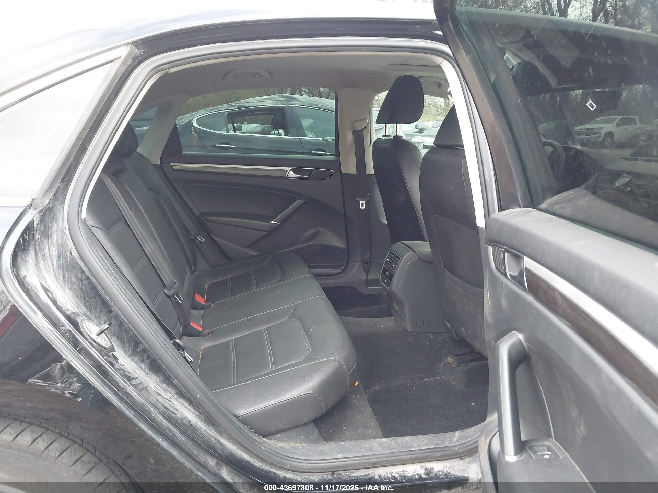 VOLKSWAGEN PASSAT image 8