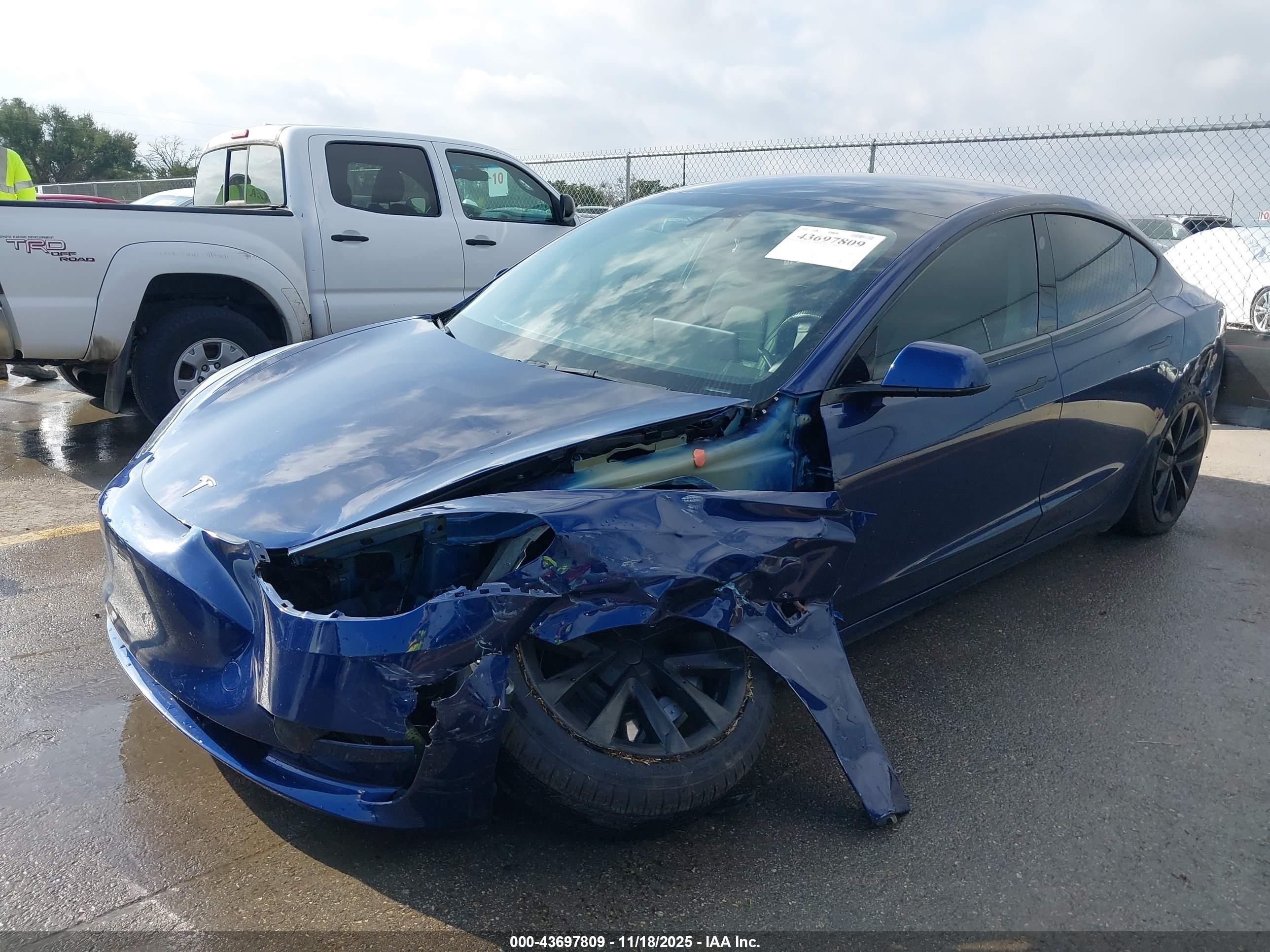 TESLA MODEL image 2