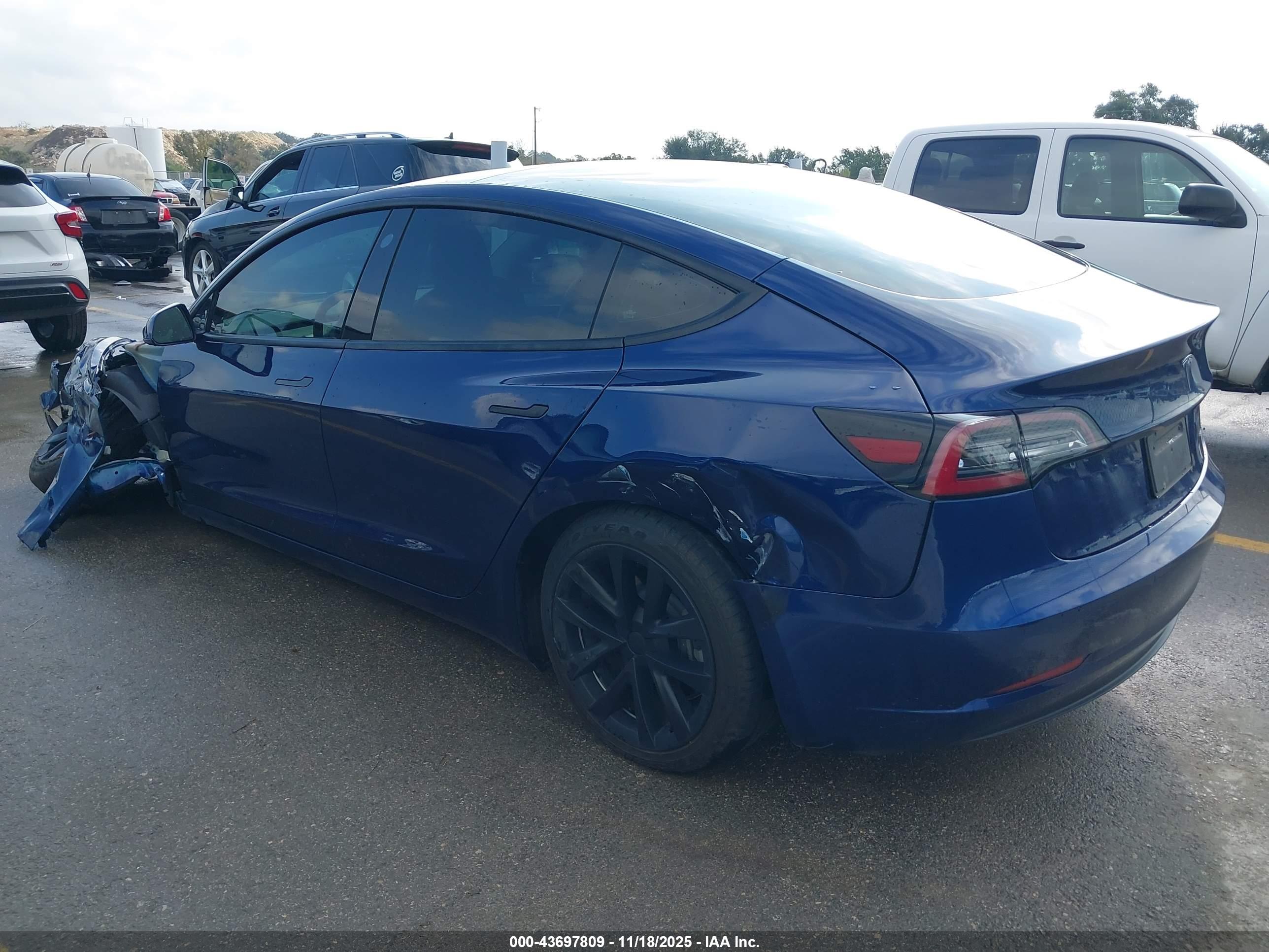 TESLA MODEL image 3