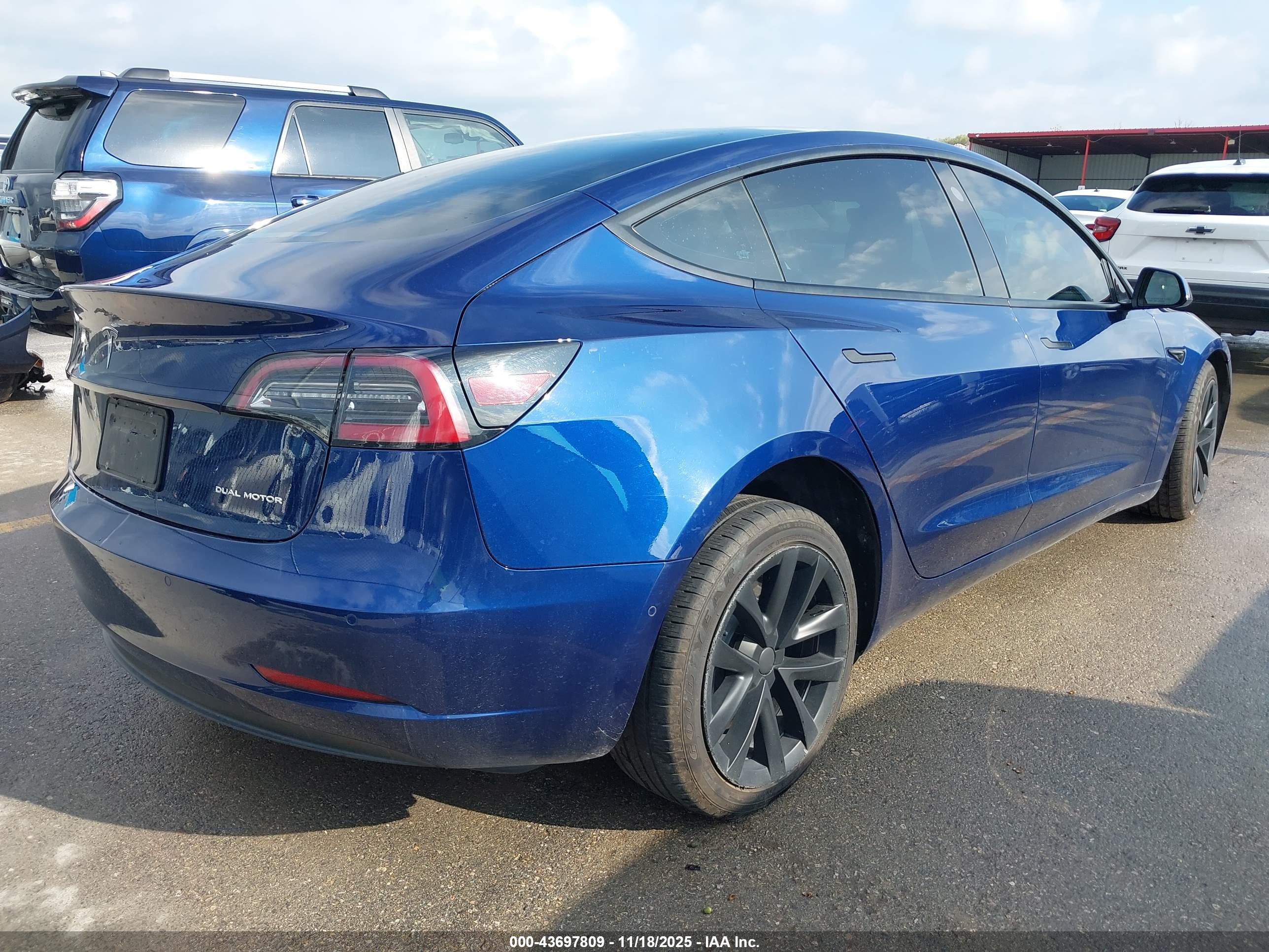 TESLA MODEL image 4