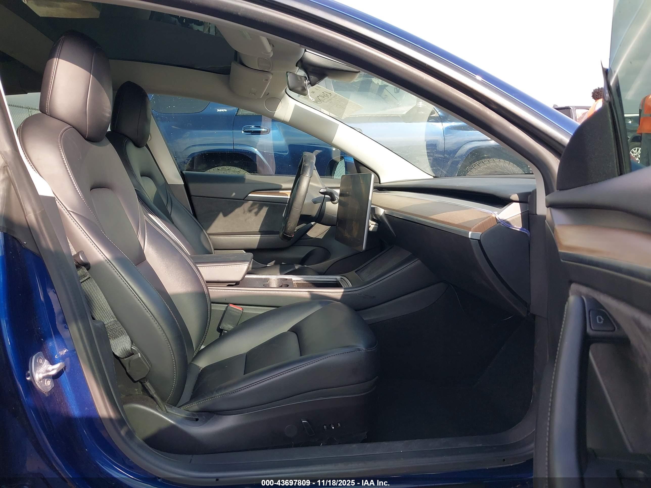 TESLA MODEL image 5