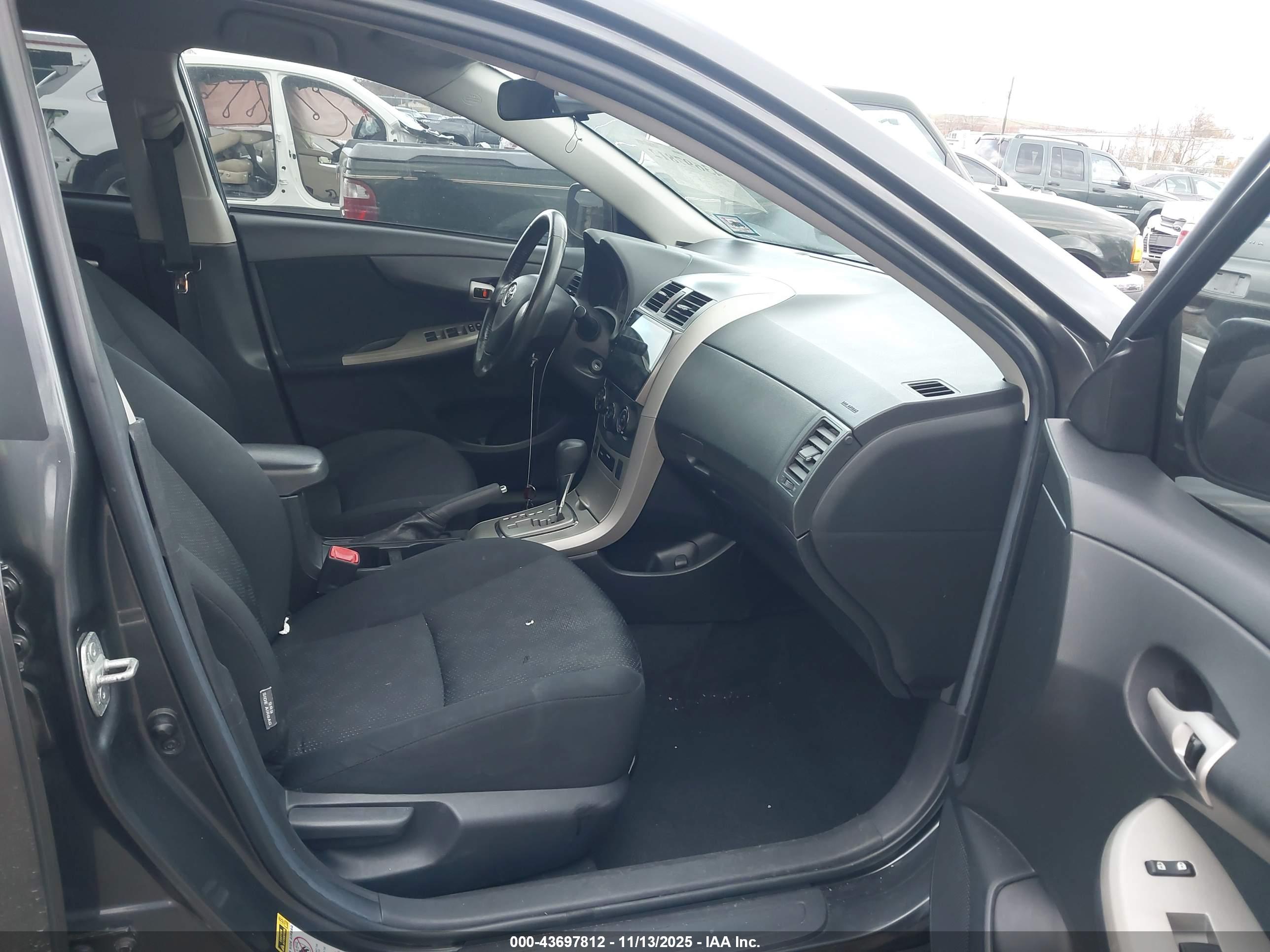 TOYOTA COROLLA image 5
