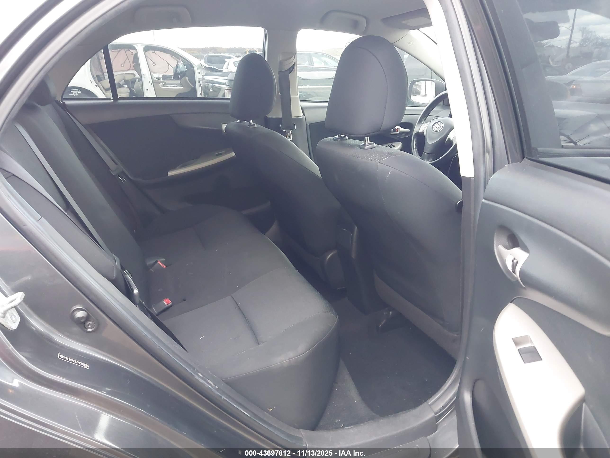 TOYOTA COROLLA image 8