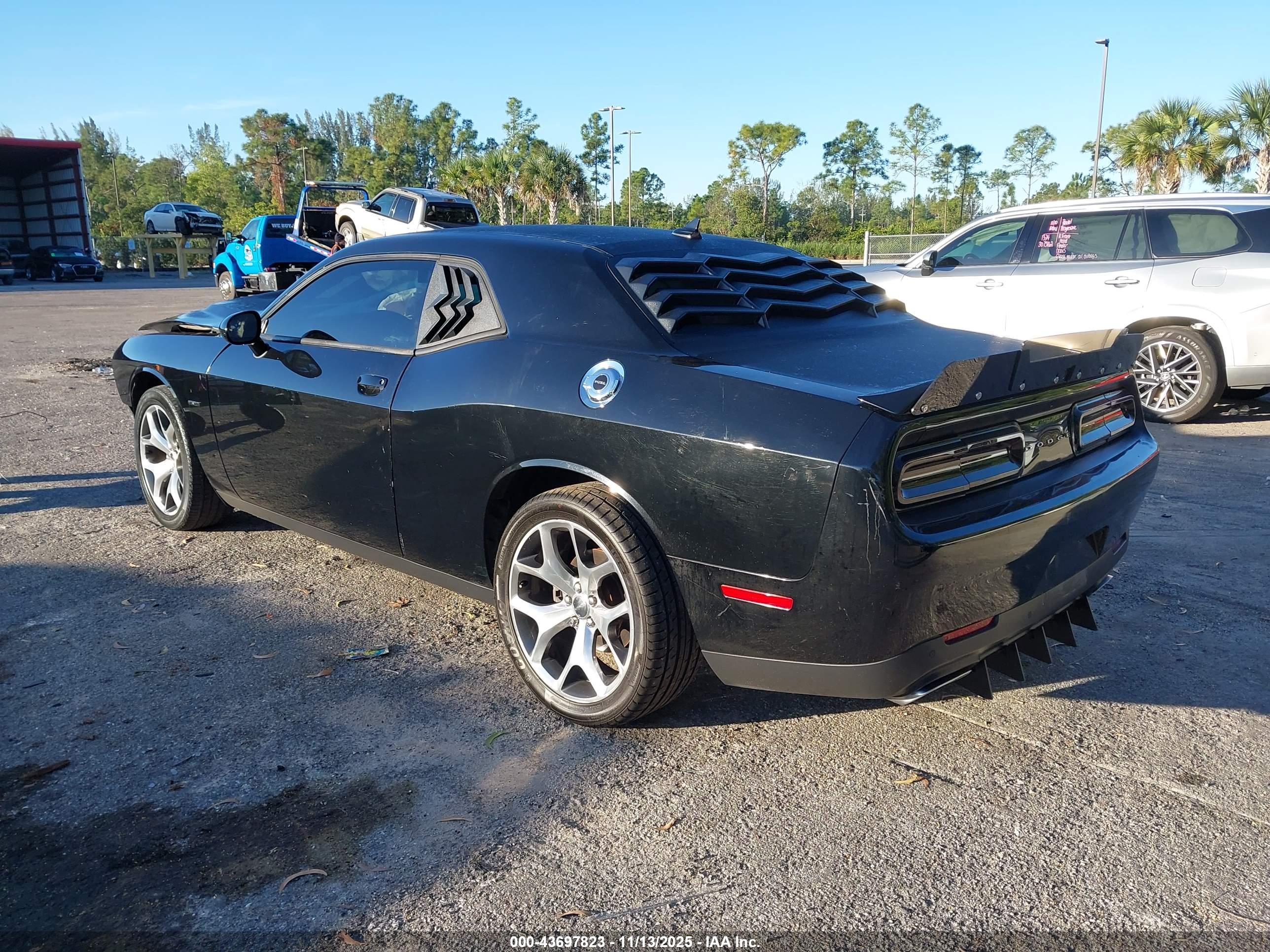DODGE CHALLENGER image 3