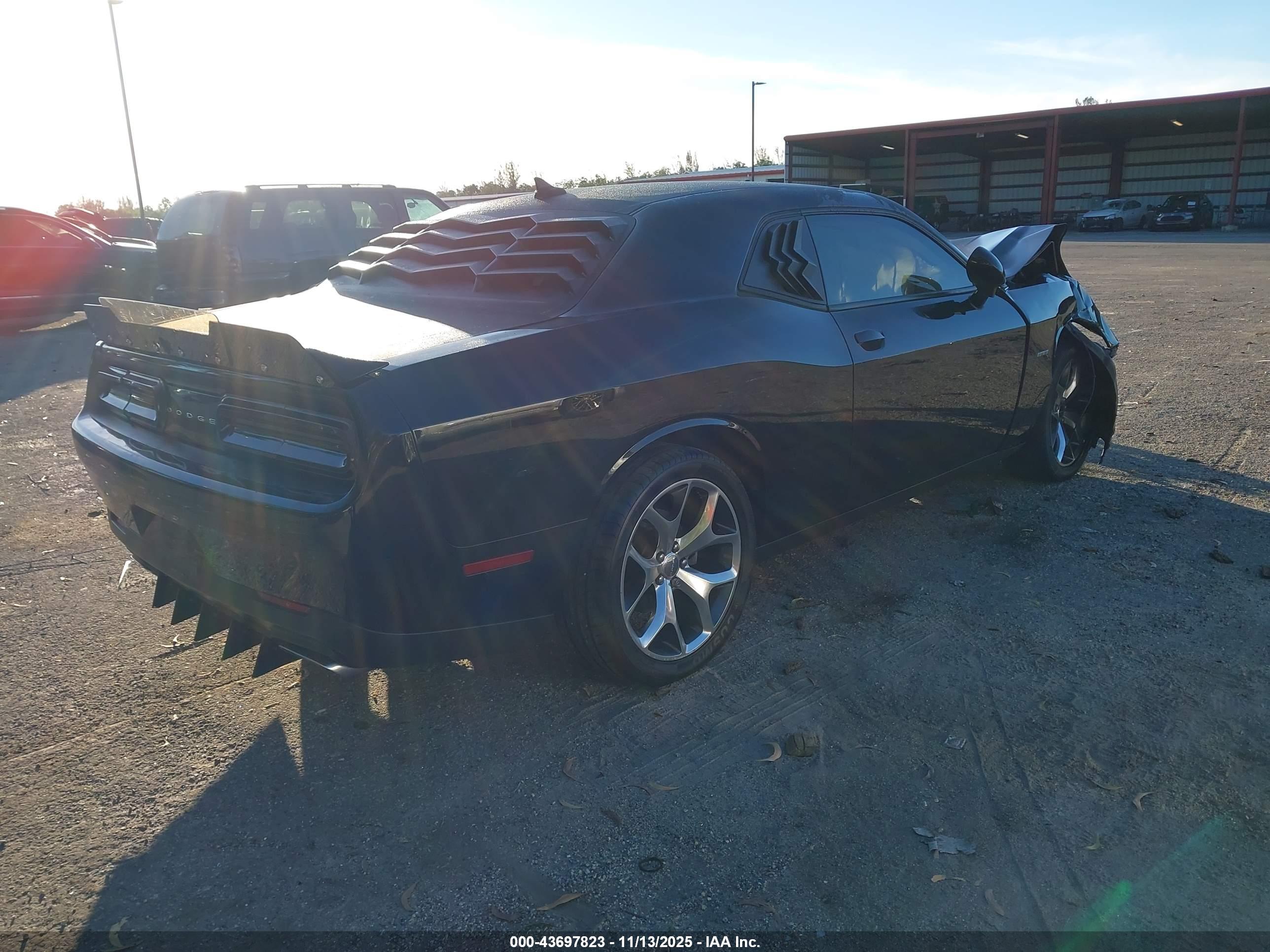 DODGE CHALLENGER image 4