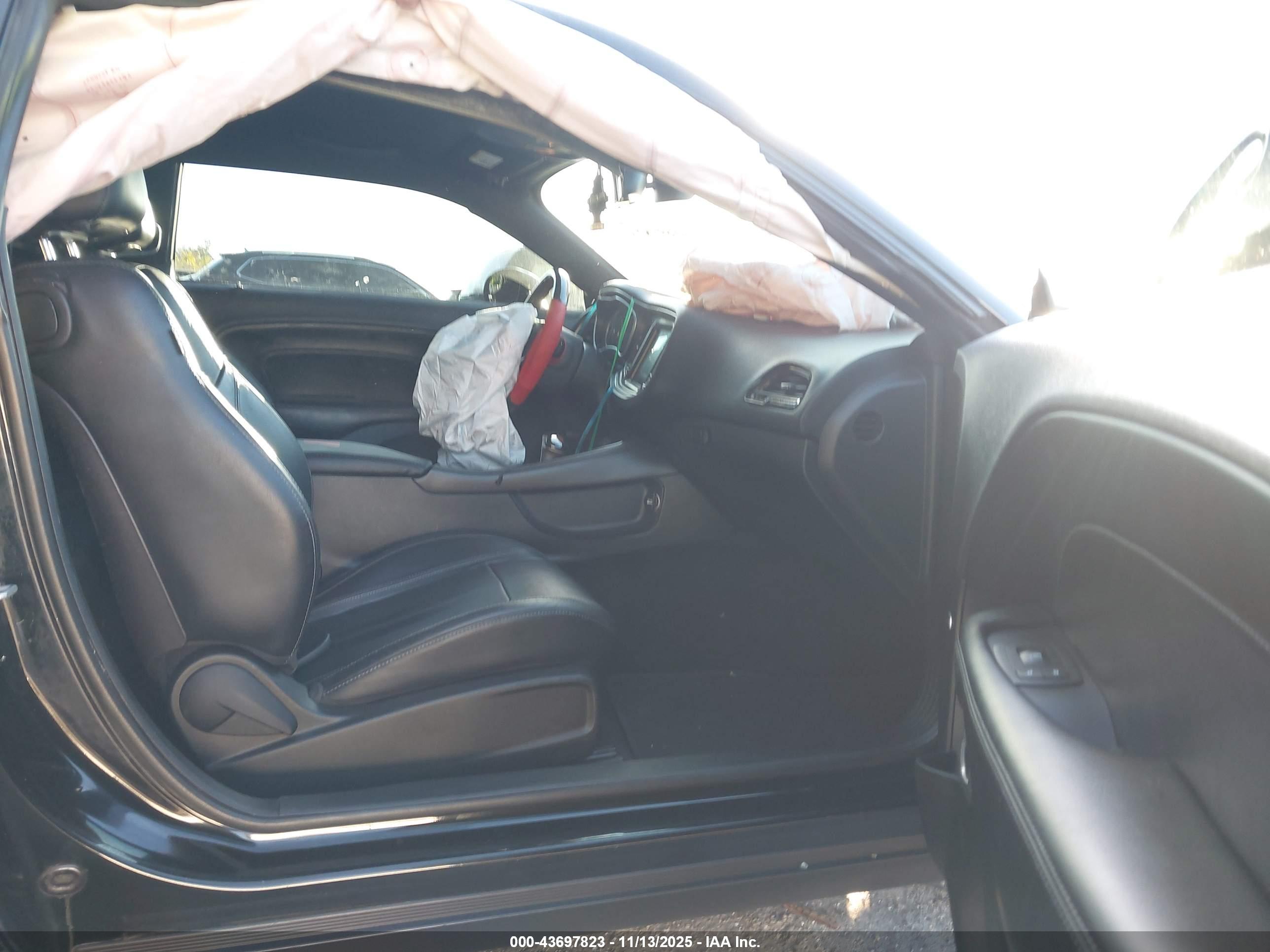 DODGE CHALLENGER image 5