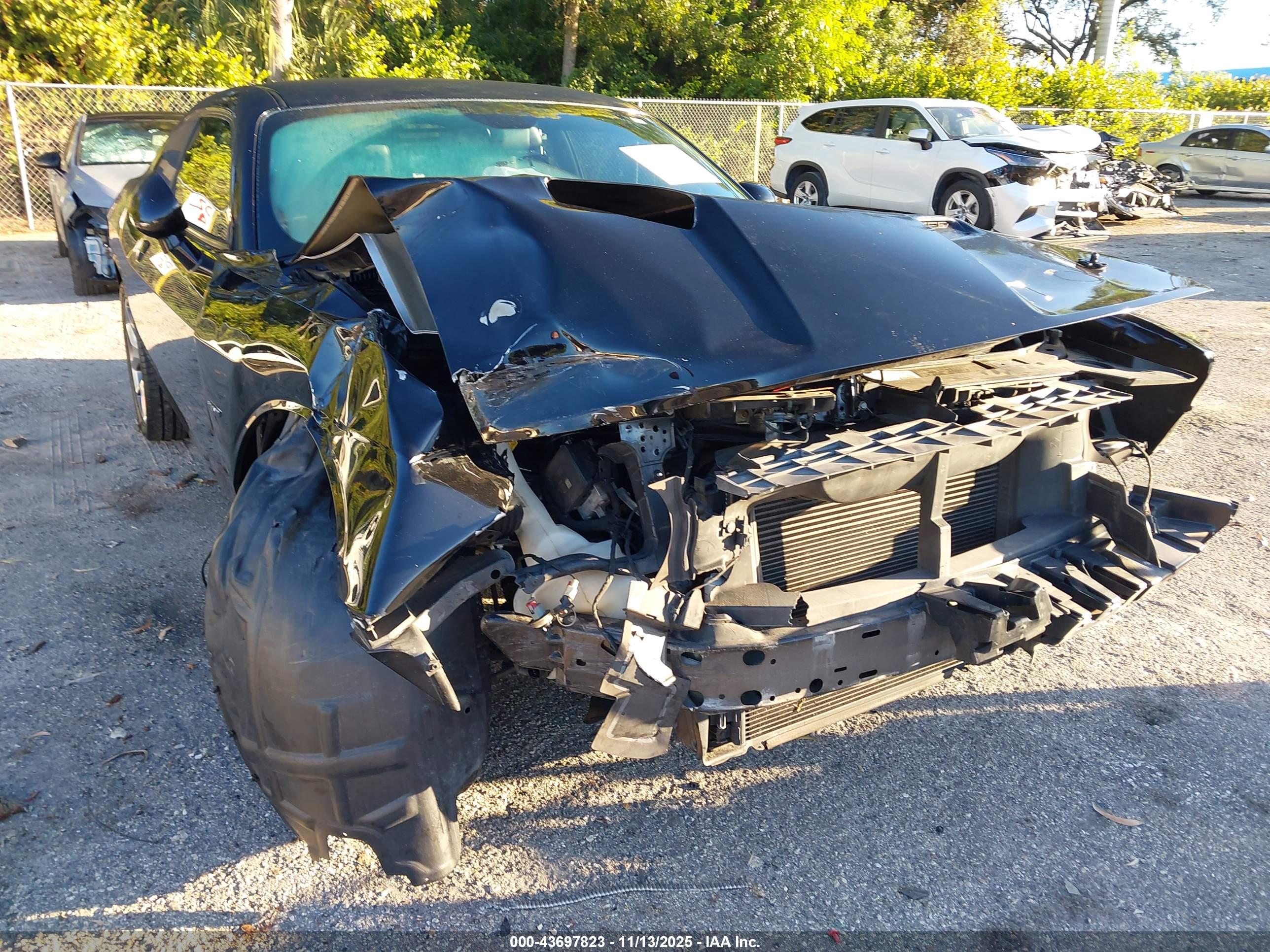 DODGE CHALLENGER image 6