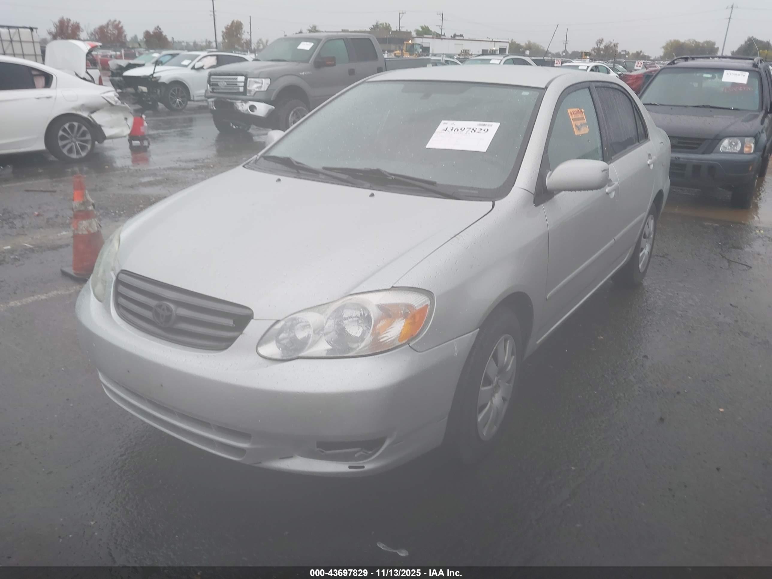 TOYOTA COROLLA image 2