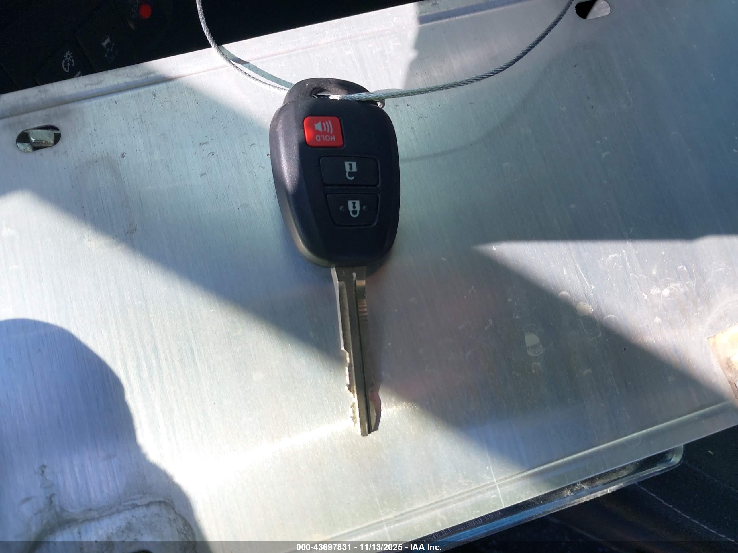 TOYOTA RAV4 image 11