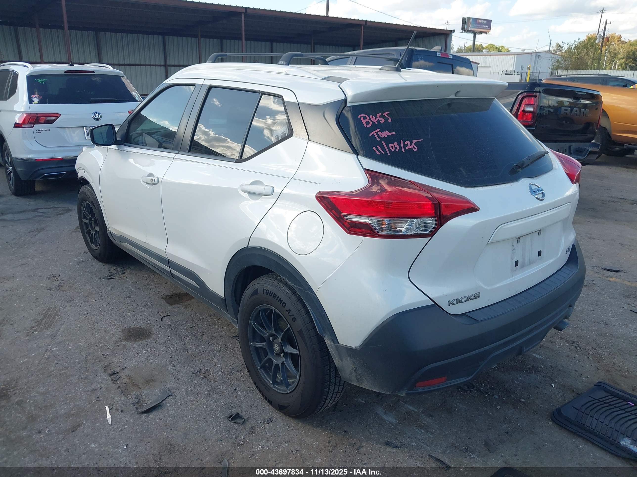 NISSAN KICKS image 3