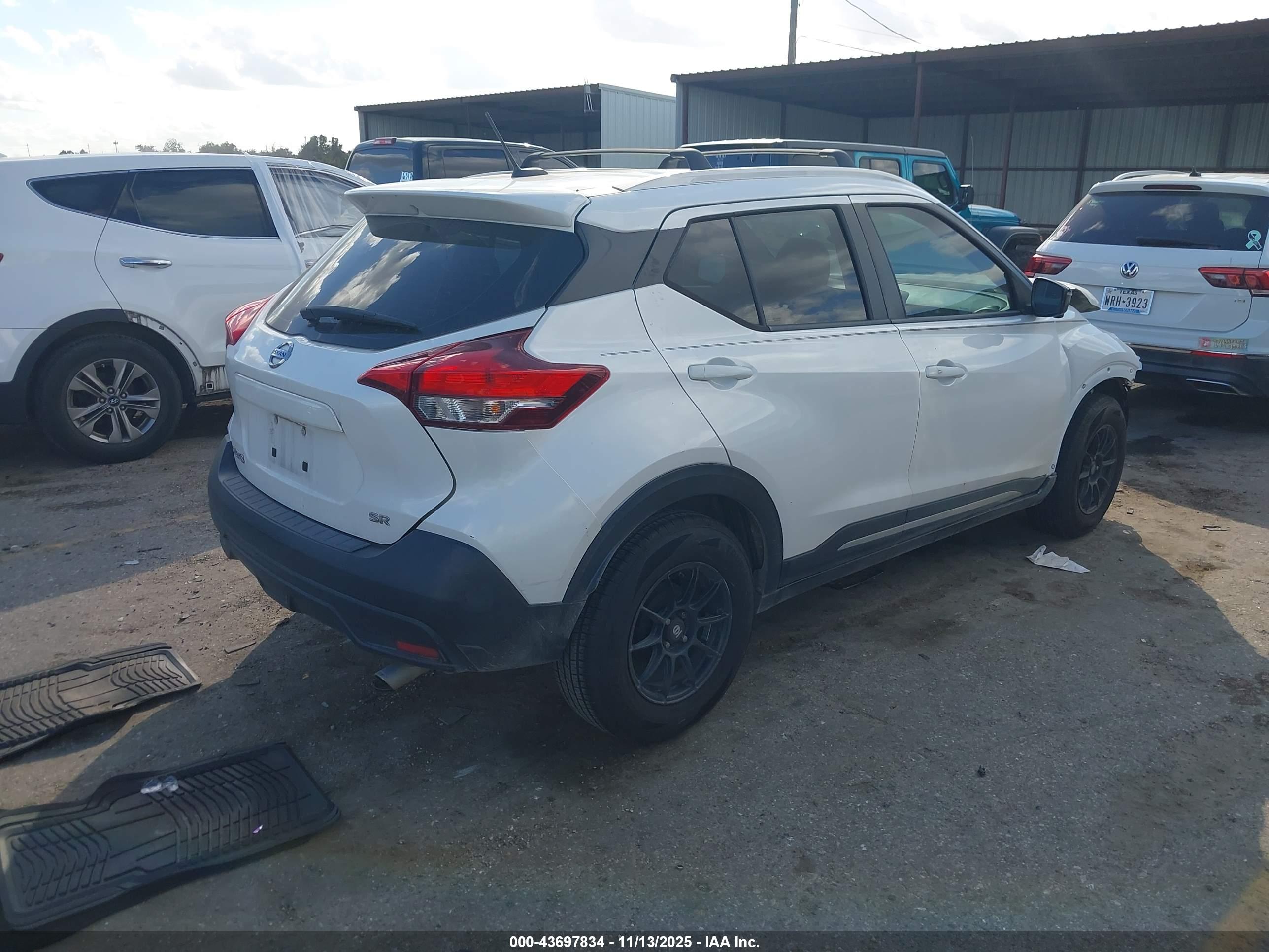 NISSAN KICKS image 4
