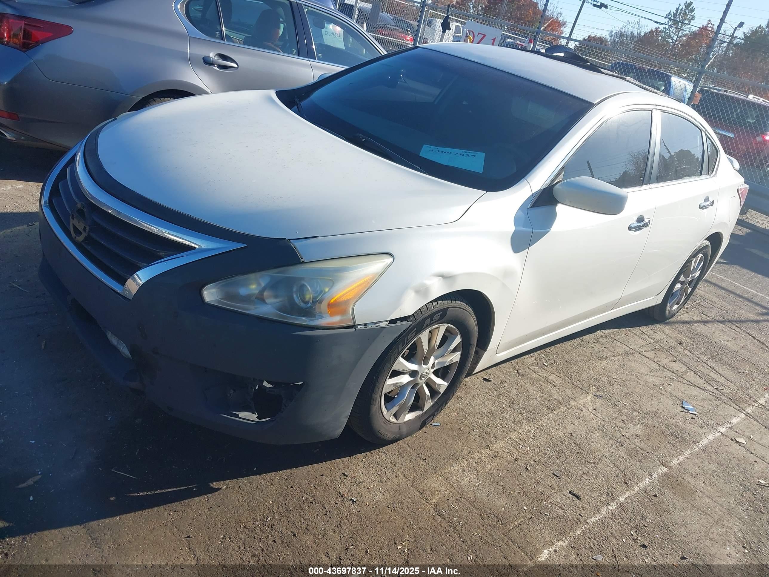 NISSAN ALTIMA image 2