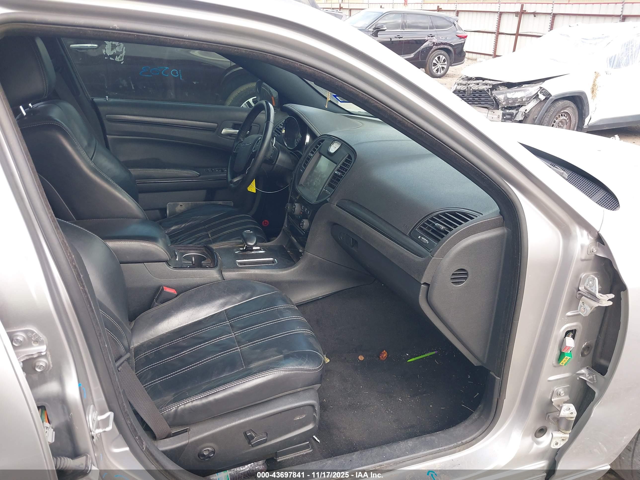 CHRYSLER 300 image 5