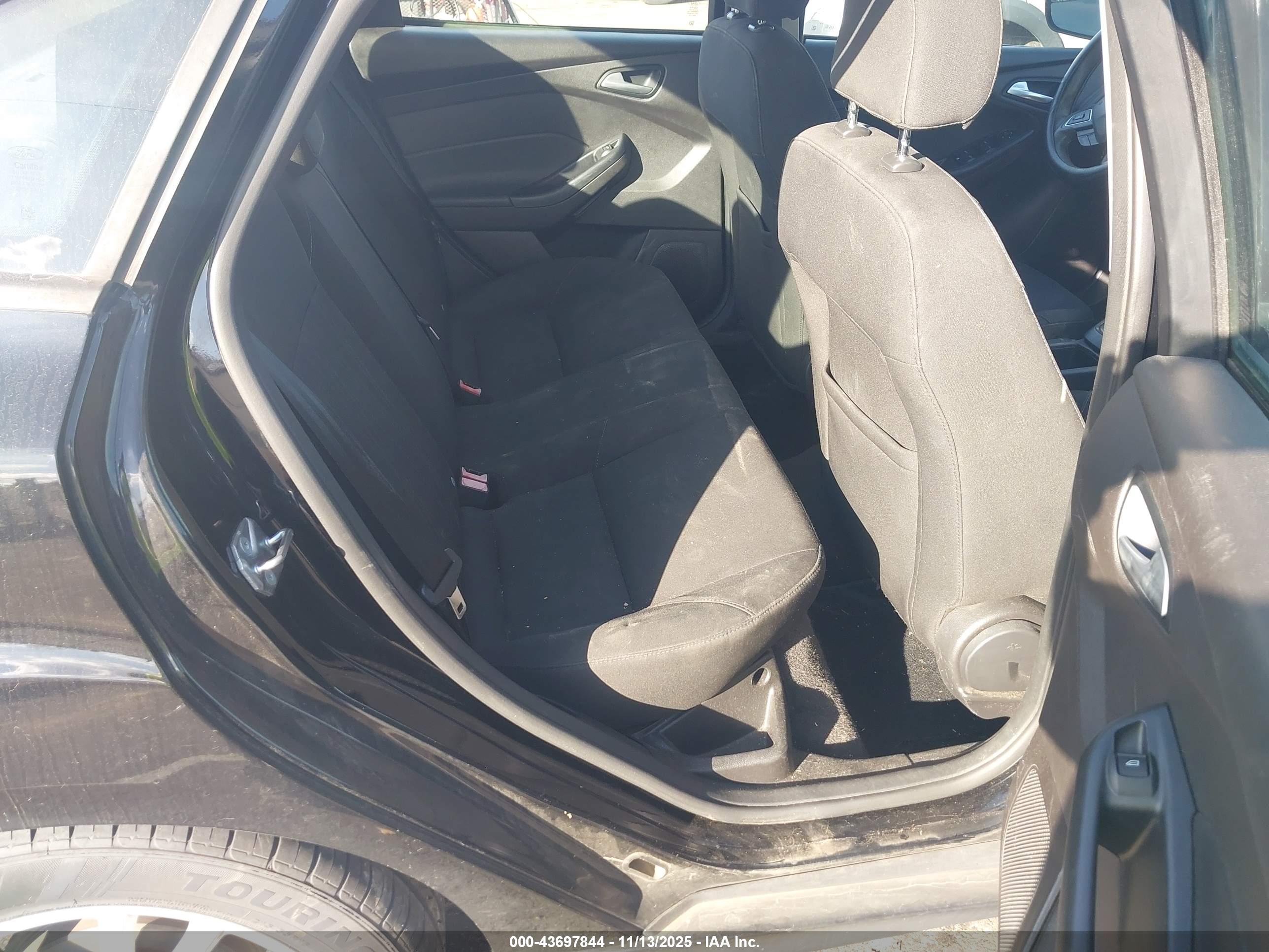 FORD FOCUS image 8