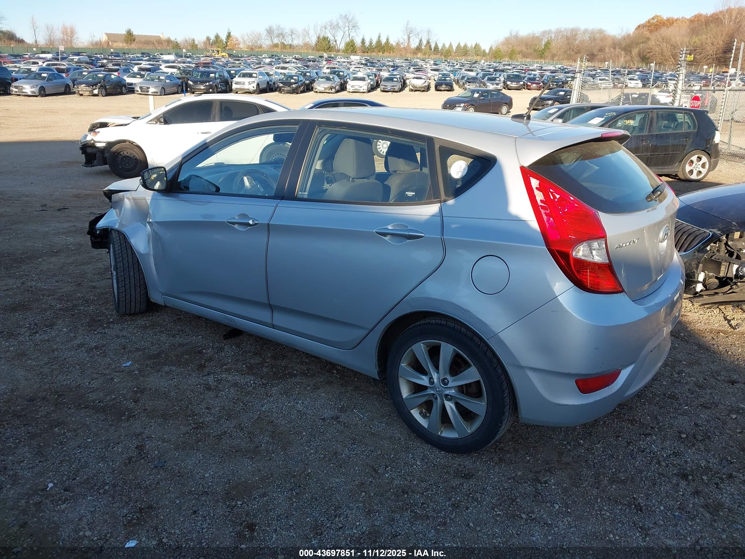 HYUNDAI ACCENT image 3