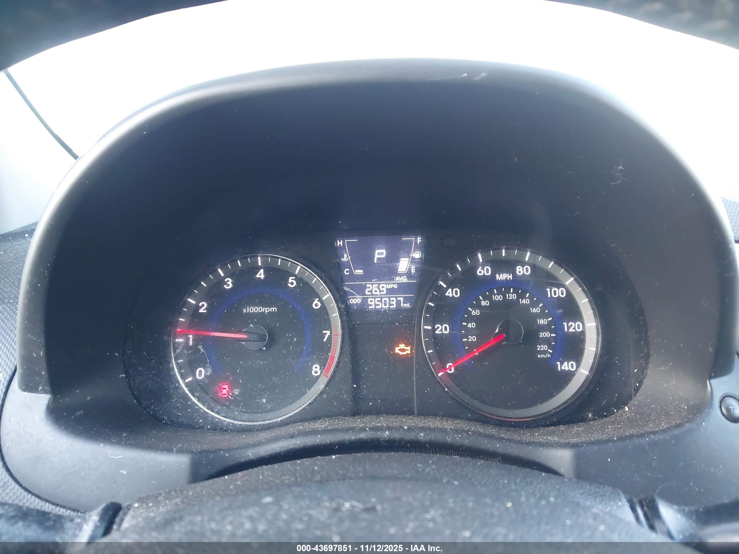 HYUNDAI ACCENT image 7