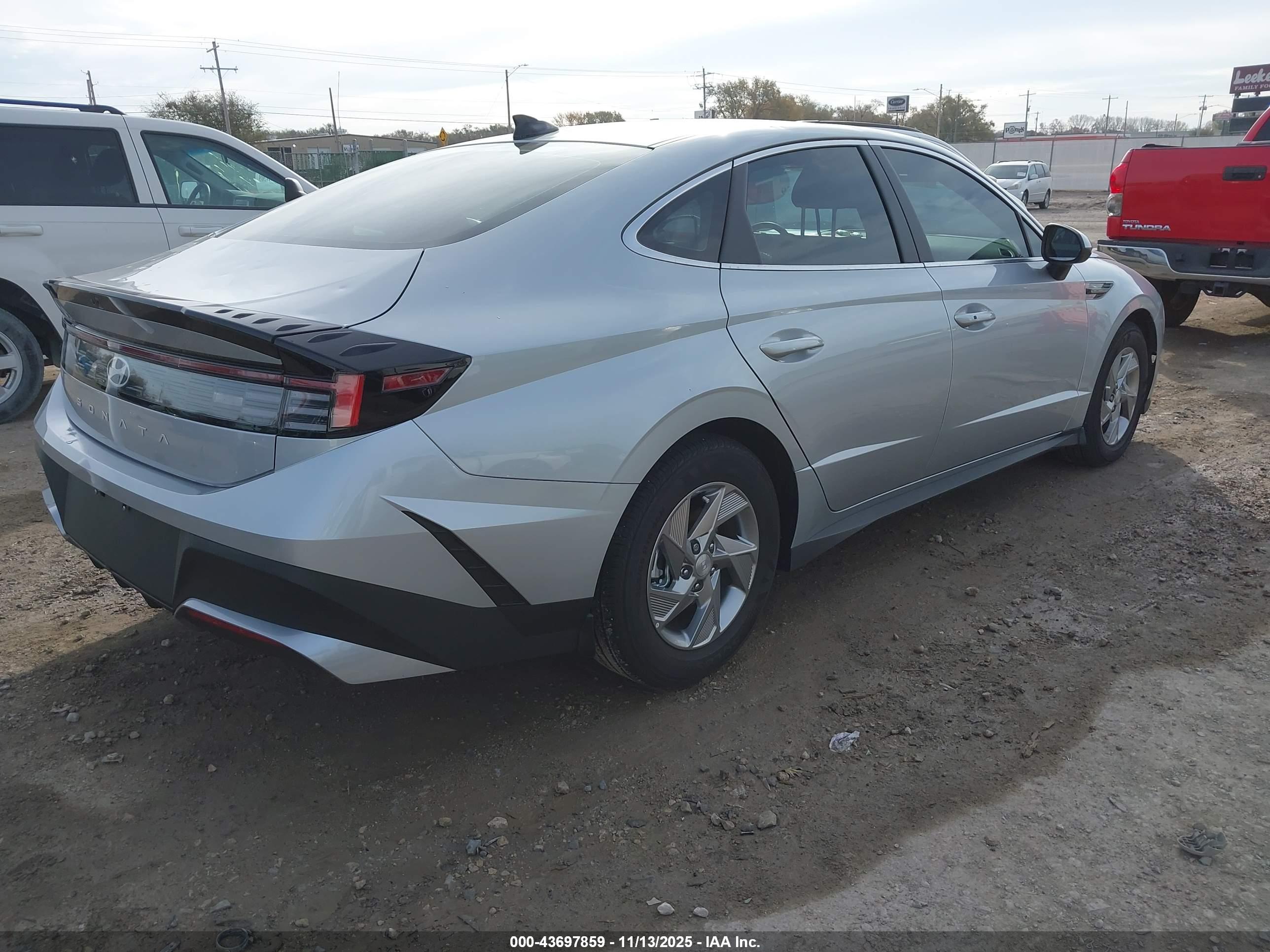 HYUNDAI SONATA image 4