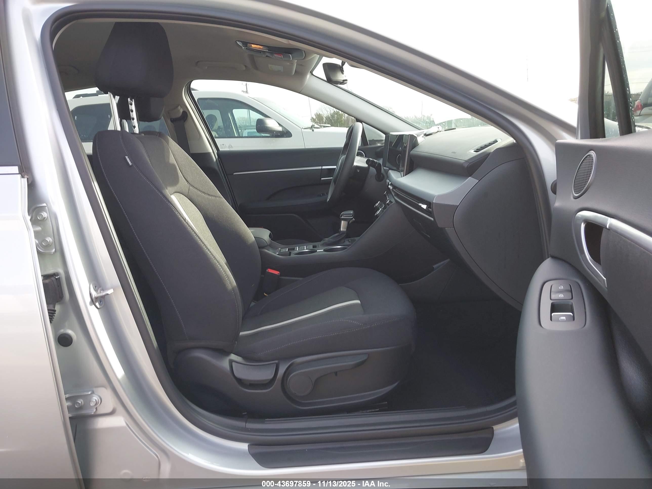 HYUNDAI SONATA image 5