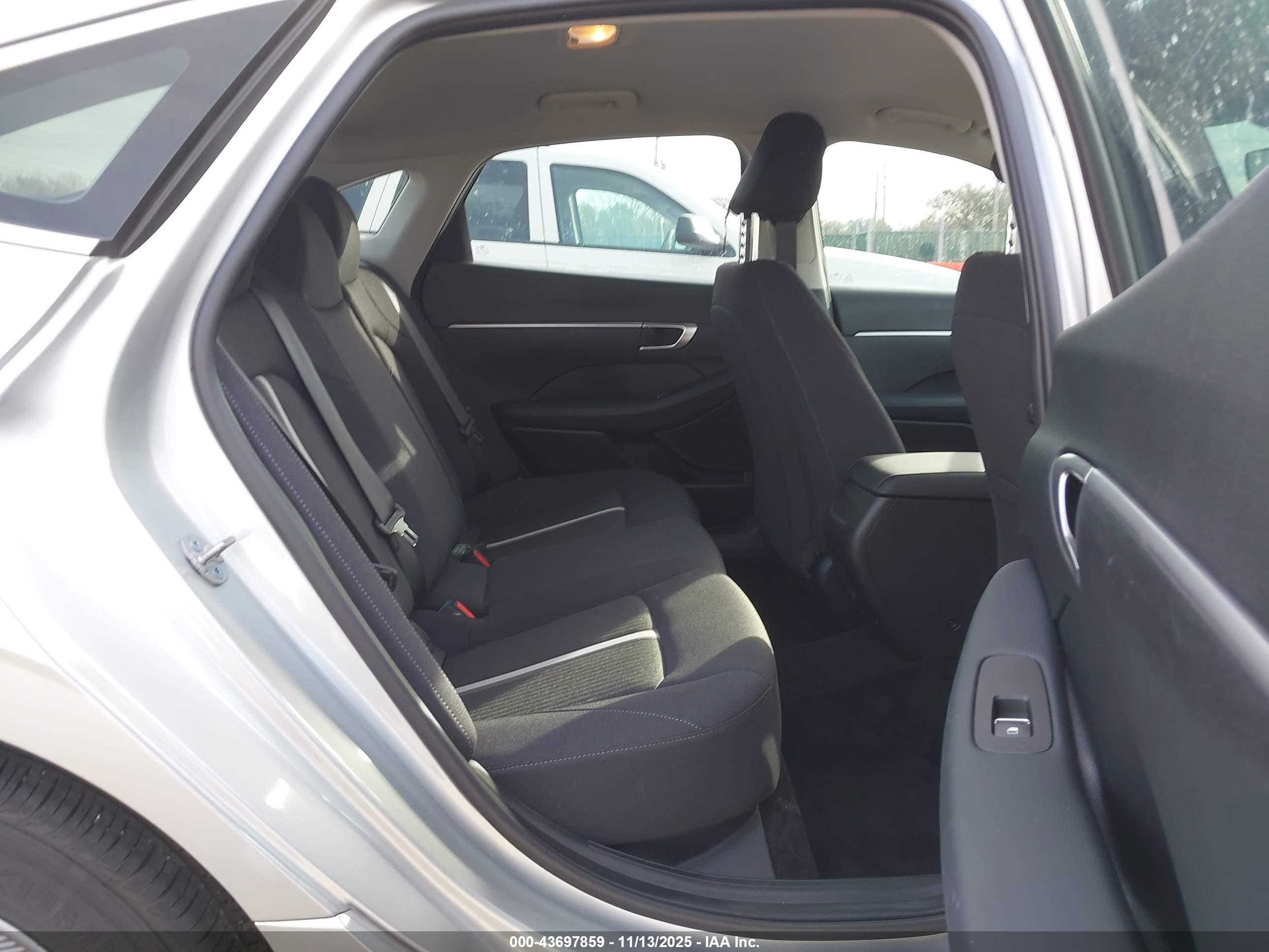 HYUNDAI SONATA image 8
