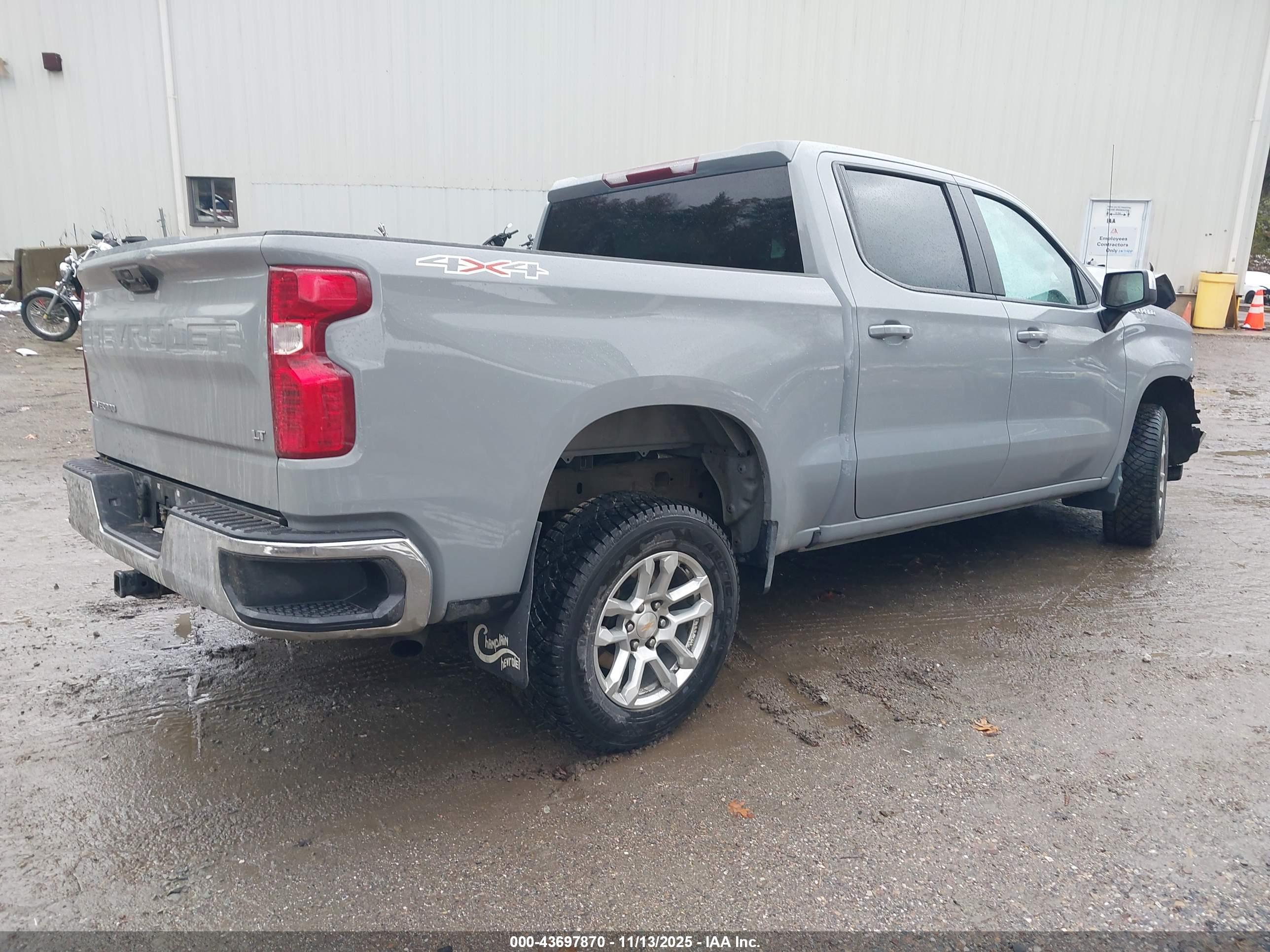 CHEVROLET SILVERADO image 4