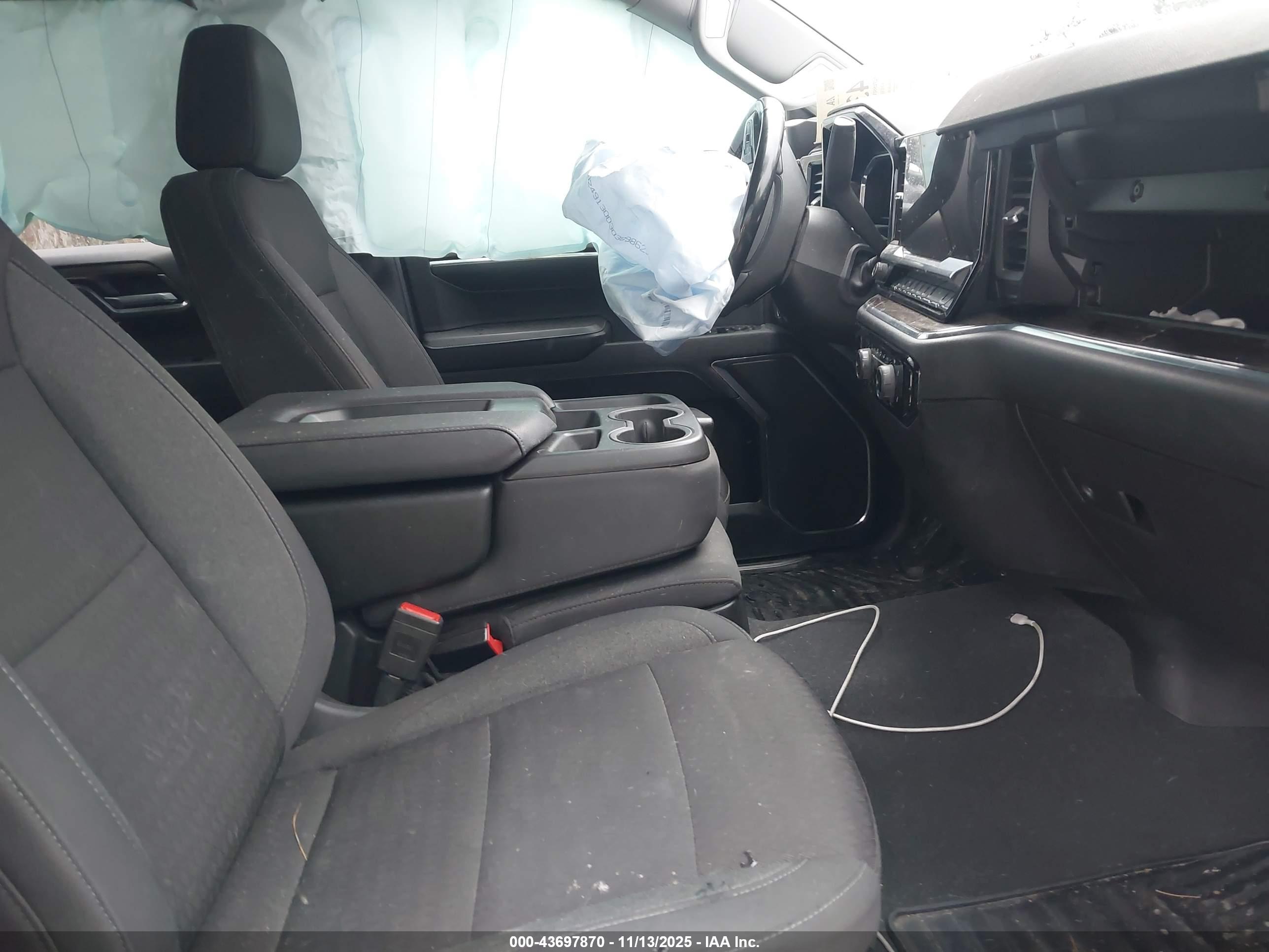 CHEVROLET SILVERADO image 5