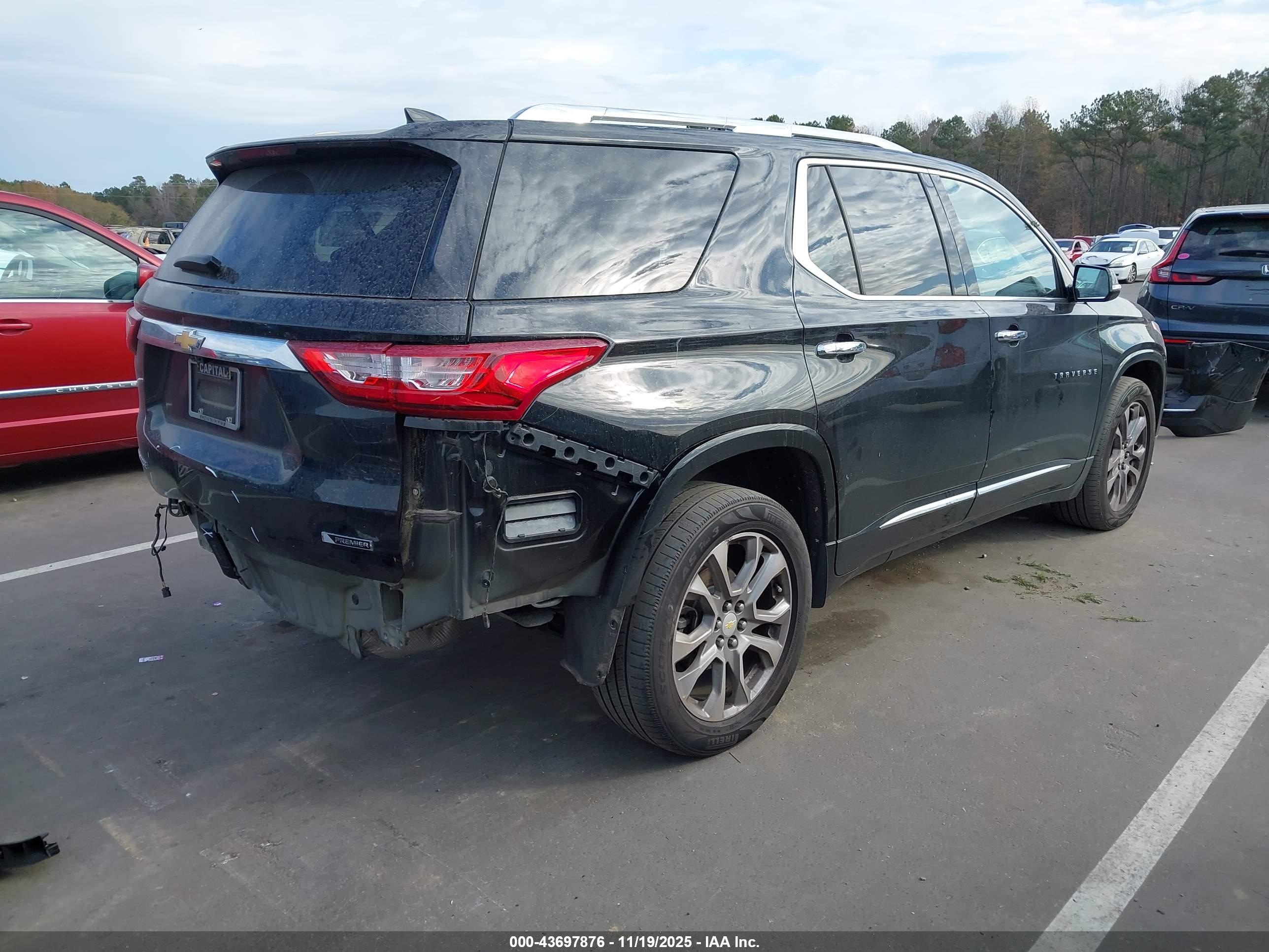 CHEVROLET TRAVERSE image 4