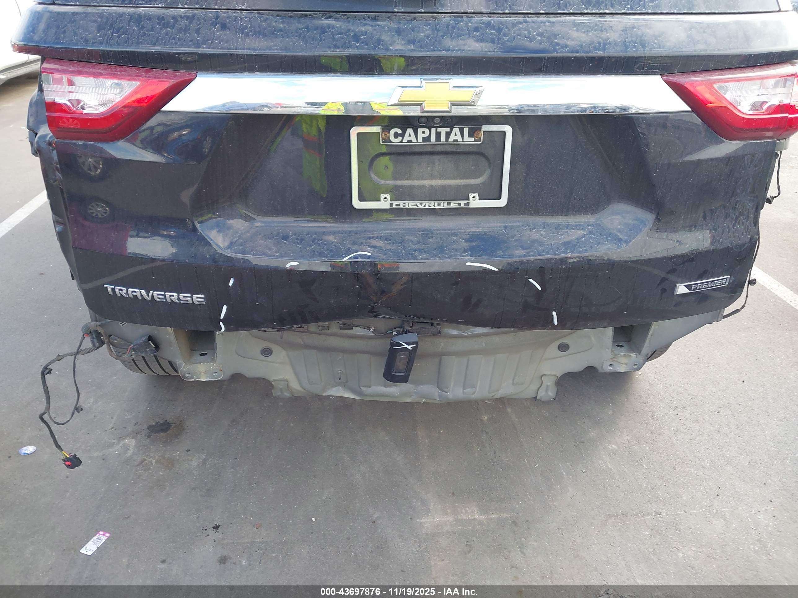 CHEVROLET TRAVERSE image 6