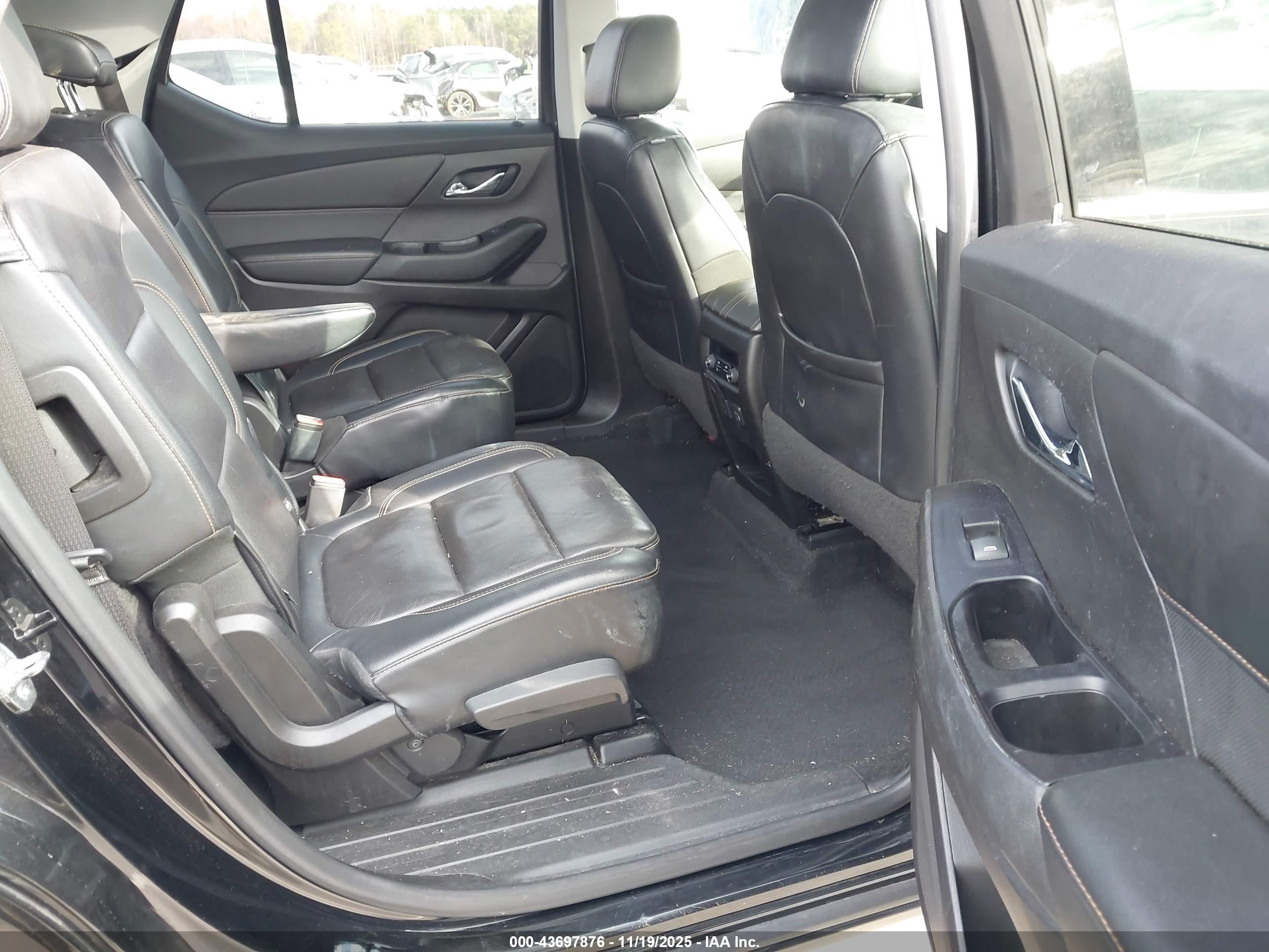 CHEVROLET TRAVERSE image 8