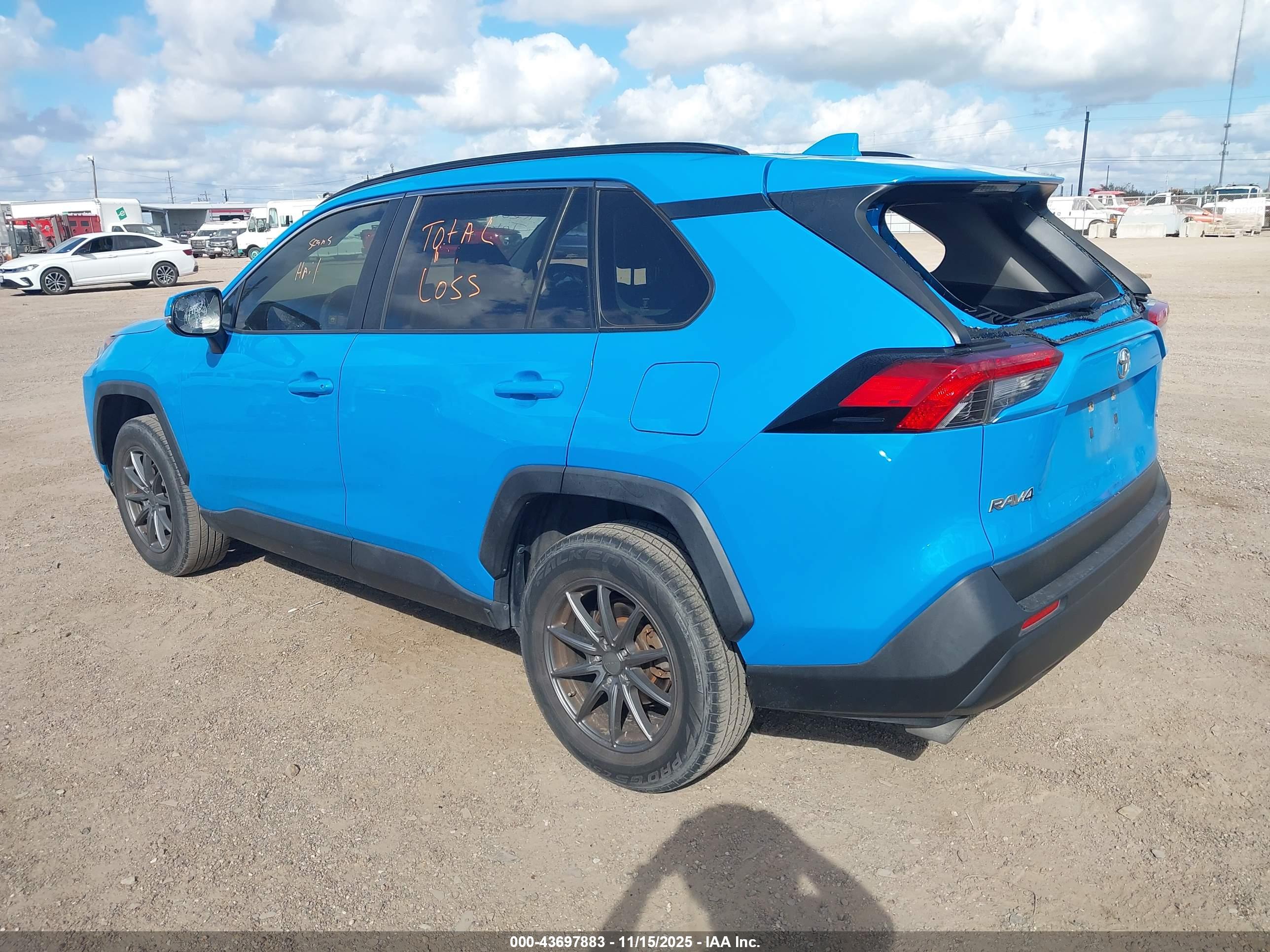 TOYOTA RAV4 image 3